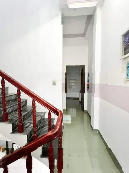 Nhà sổ hồng,full thổ cư, đường 6m, 2 lầu 3 phòng ngủ 1 phòng thờ, 2bancol, NH hỗ trợ 80%, HH 1%MG