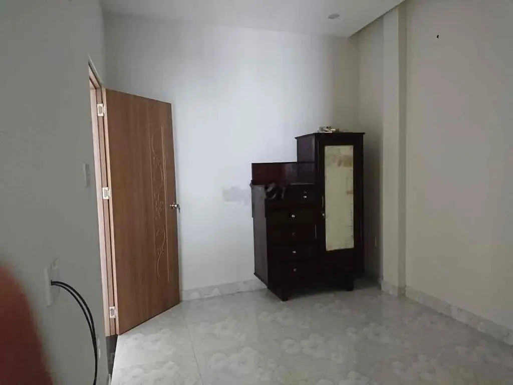 Nhà 2 tầng LÂM QUANG THỰ, cách biển 100m.