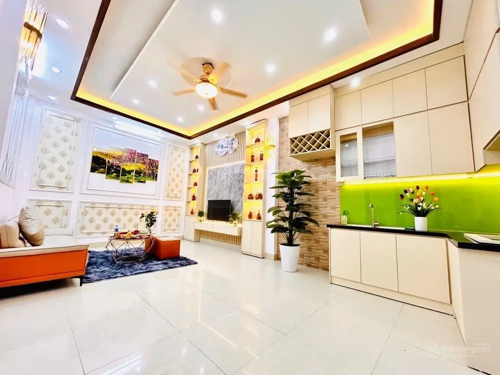 Bán nhà phố Bạch Mai - Full nội thất - Lô góc thoáng - Gần ô tô - 42m2 - 4PN. Giá: 4,8 tỷ