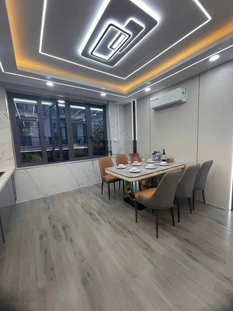 Nhà 5 tầng trong khu phân lô đồng bộ, full nội thất, đường Lê Thị Riêng, DT 60,5m2 (4,4x14), Q12