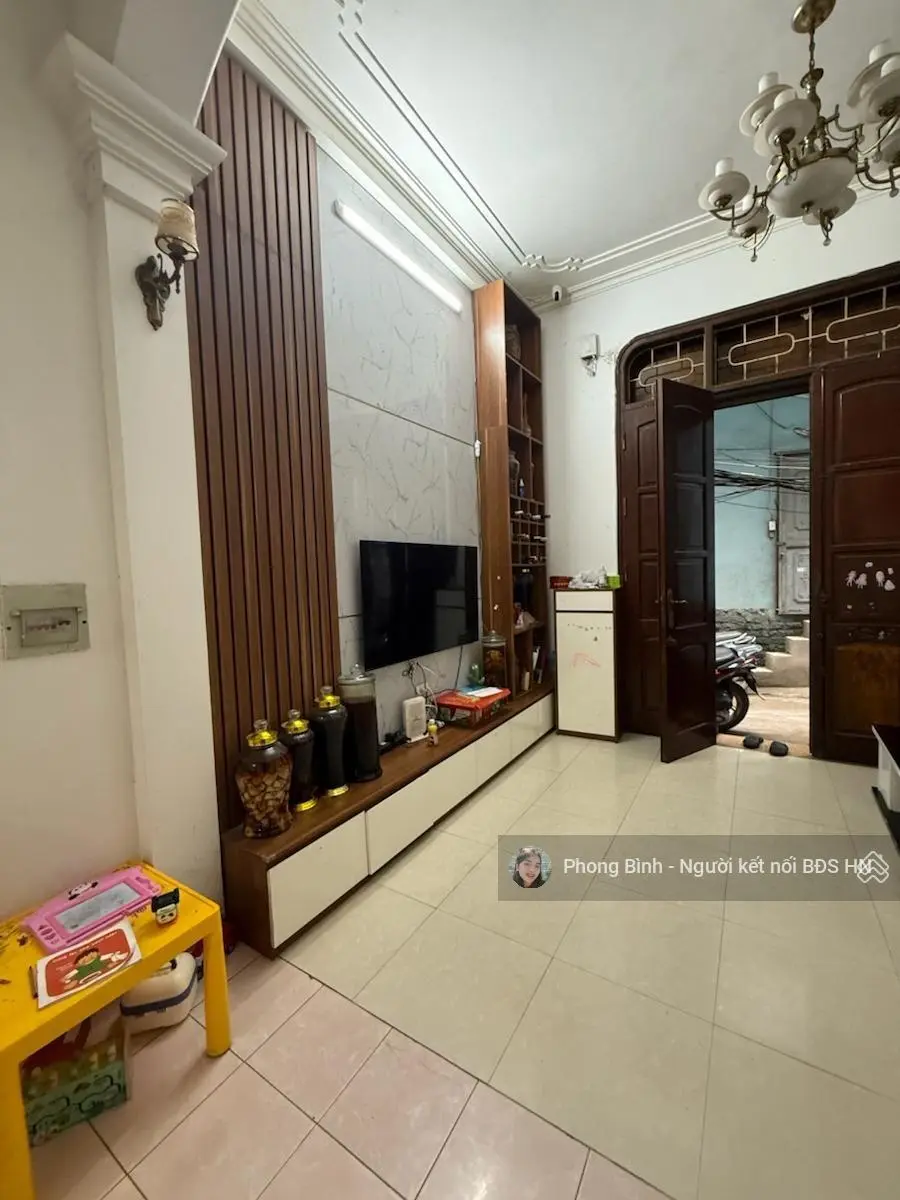 Cần tiền bán gấp giá nào cũng bán. Nhà Nguyễn Chính - Tân Mai 41m2*3T*MT4,5m. Gần phố, trk nhà 3m.