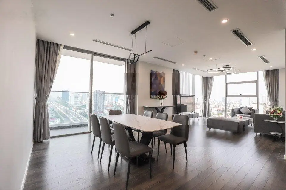 Bán căn hoa hậu 3pn2vs, 142m2, ban công Đông Nam, full nội thất tầng trung tại tòa The Nine