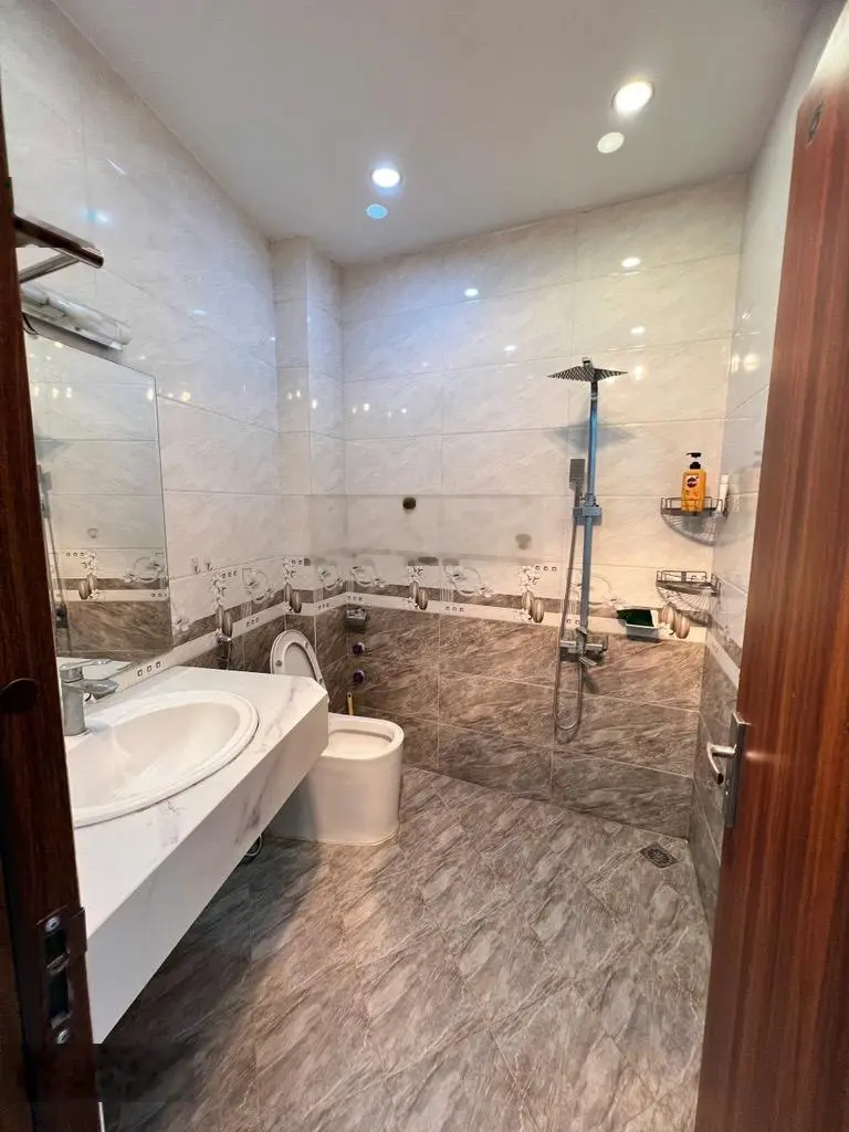Bán nhà bồ đề - 10m ra ô tô thông- gần chợ, trường học : dt 35m² thiết kế: 5 tầng full nội