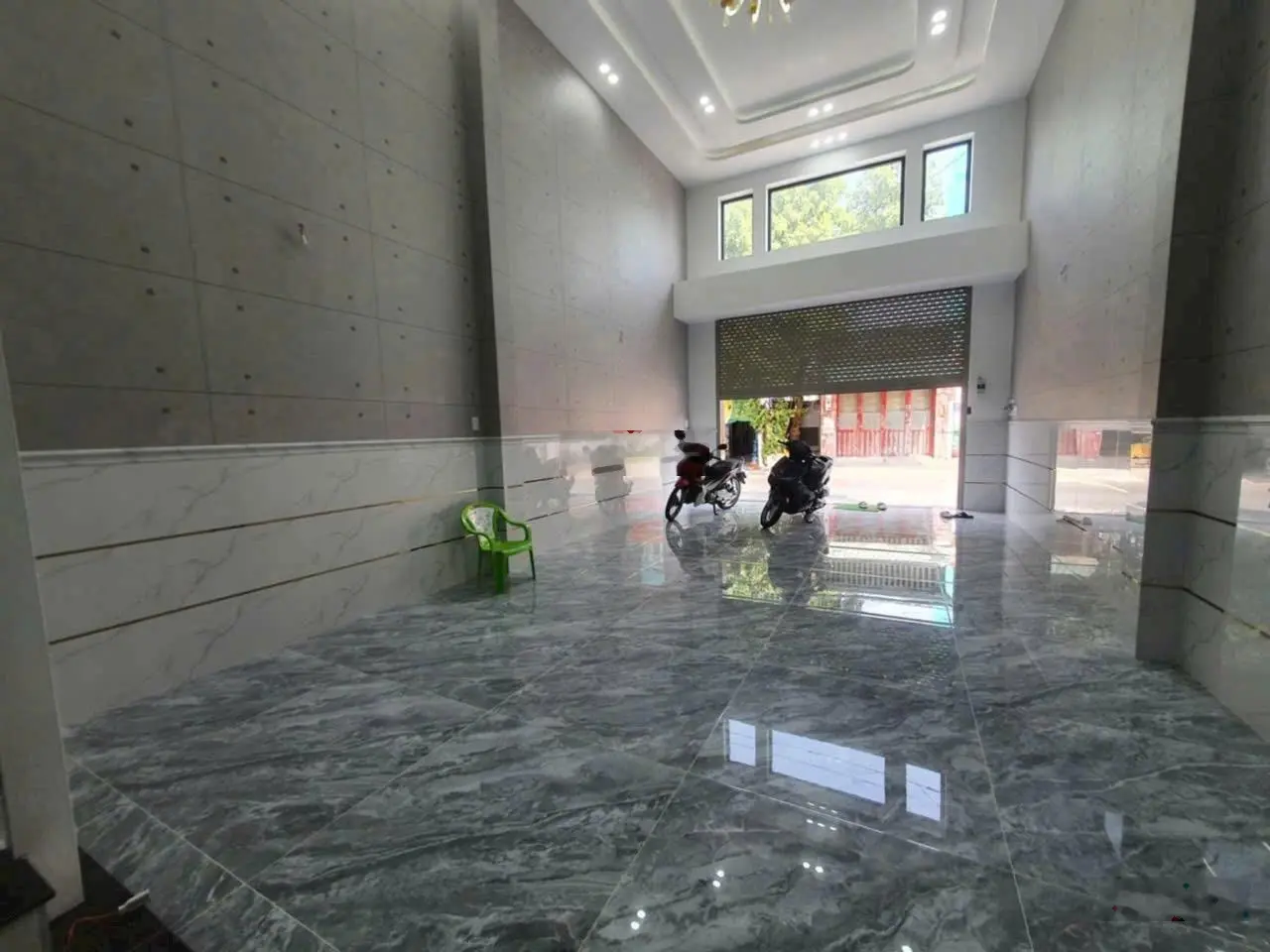 Bán nhà Phố kiểu Văn phòng cty 5x20m.Đúc 5 tấm Có thang máy.Mặt Tiền Đường THỚI AN.Q12