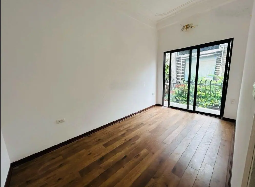 Tổ4 TT thị trấn Đông Anh ngay cạnh chợ trung tâm nhà đẹp 75m2 6tầng MT 5m KD sầm uất nhiều tiện ích