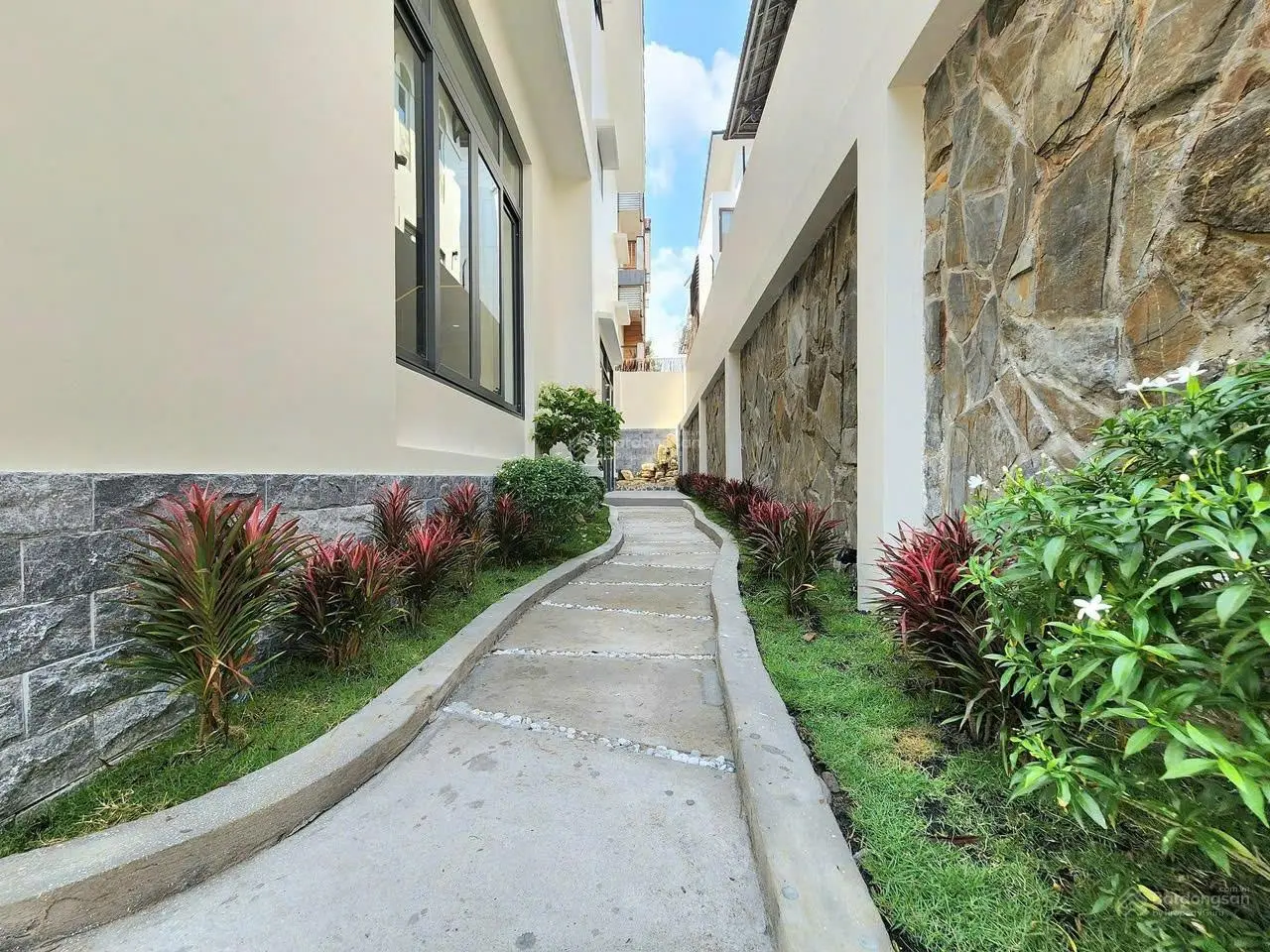 Bán biệt thự khu ao sen tên lửa đường số 32a ngay công viên. giá 28 tỉ thương lượng