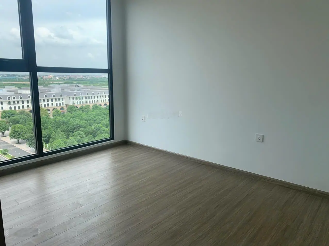 Chủ nhà gửi bán căn 2N2WC góc tòa P4 67m2 giá 3ty450, nhà mới, hướng đông bắc , có 2 hầm gửi xe