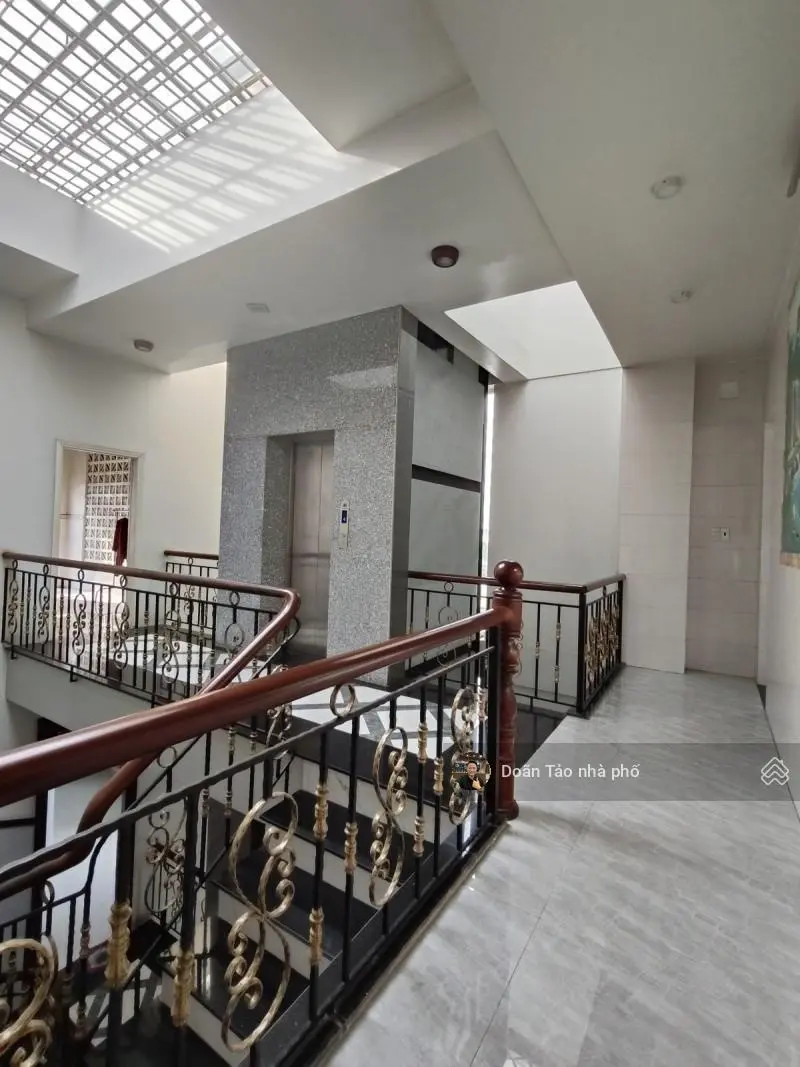 Ngộp bank giảm chào 15 tỷ chỉ còn 37 tỷ - biệt thự mặt tiền Kinh Dương Vương 267m2, 5T thang máy