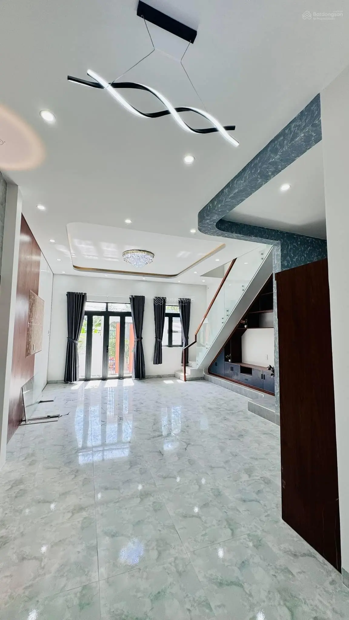 Nhà lầu diên Khánh mới xây siêu đẹp, đường ô tô tận nhà. Giá rẻ. Sổ Hồng giấy phép xd đầy đủ