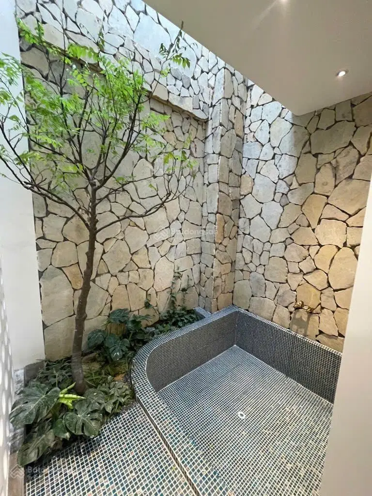 Bán nhà đẹp như truyện cổ tích 35m 6t 7,8 tỷ phố trạm long biên