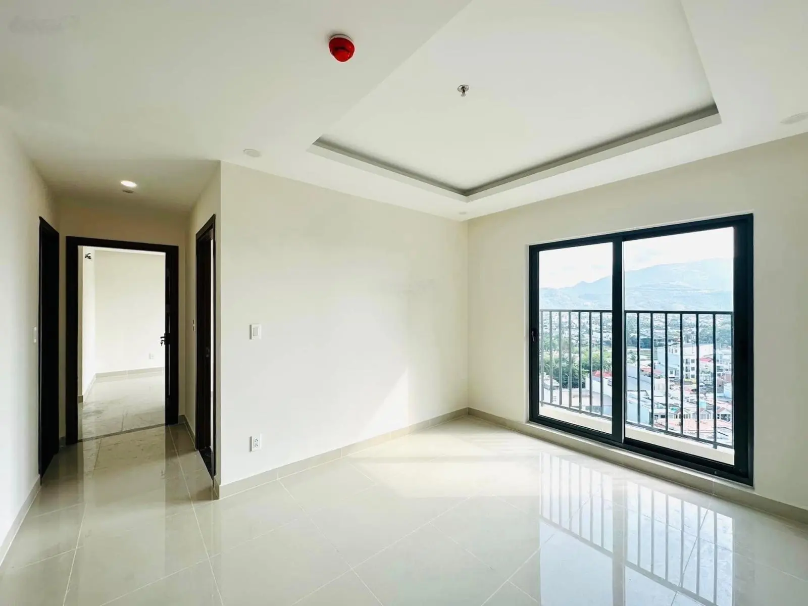 Căn góc ban công hướng đông - 75m2 (2pn - 2wc) giá 2 tỷ 370 triệu tầng cao