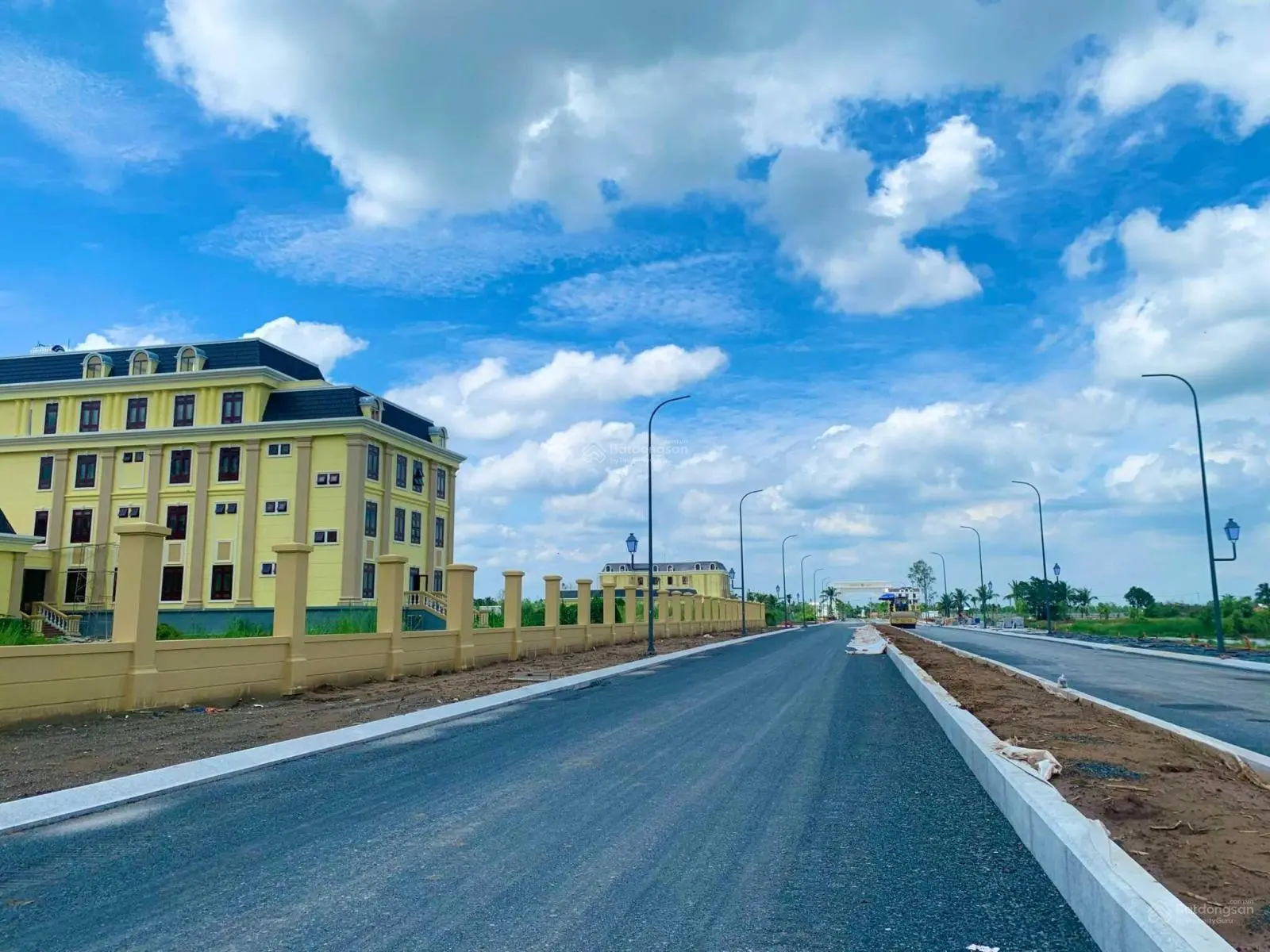 Duy nhất 1 lô đất hướng Tây Bắc hướng Tài Lộc tiện ở và kinh doanh đối diện trung tâm hành chính