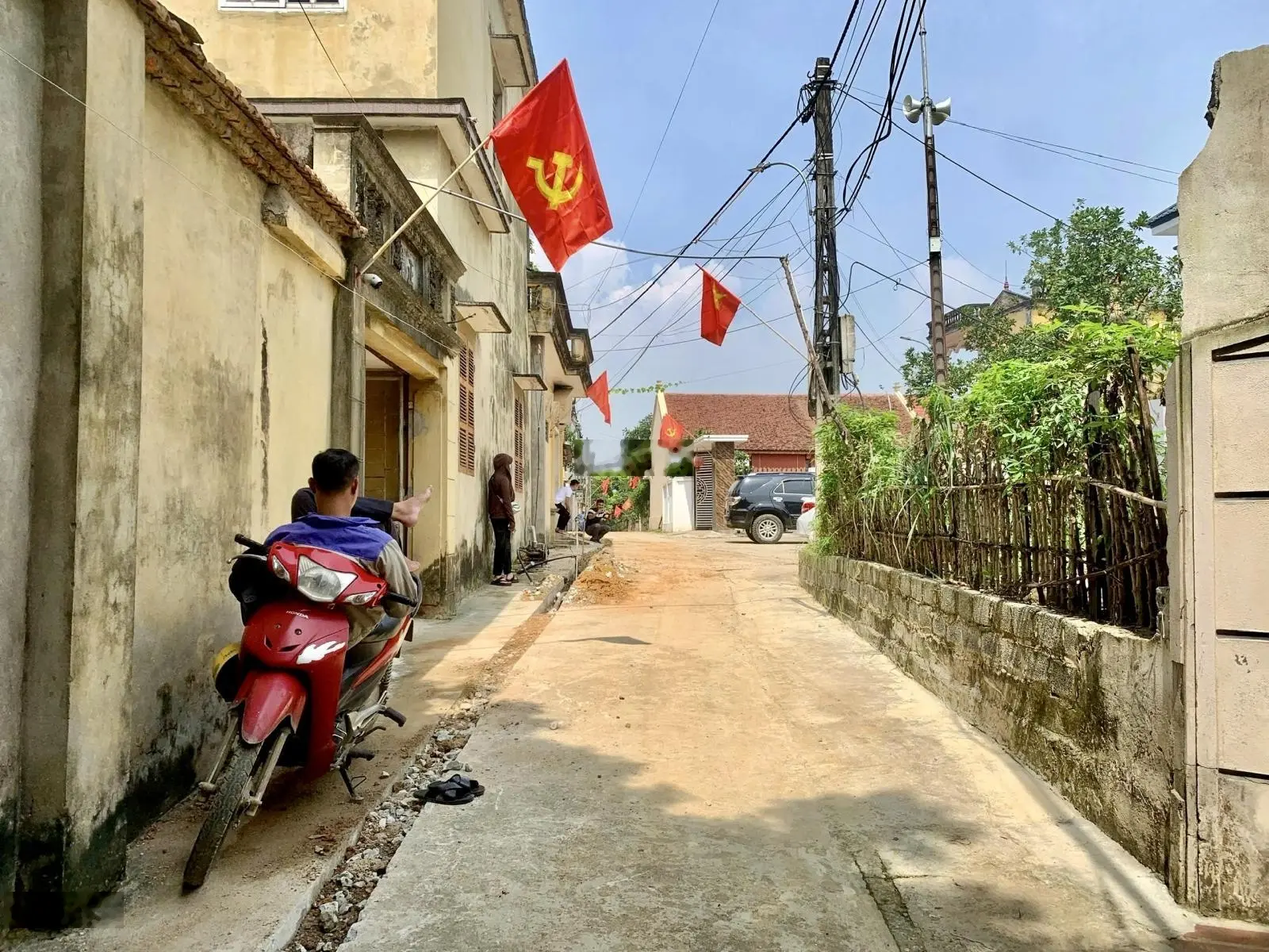 Bán lô đất 70.3m2 full thổ cư, đất vuông vắn, bằng phẳng, khu dân cư phát triển. Sẵn sổ hồng