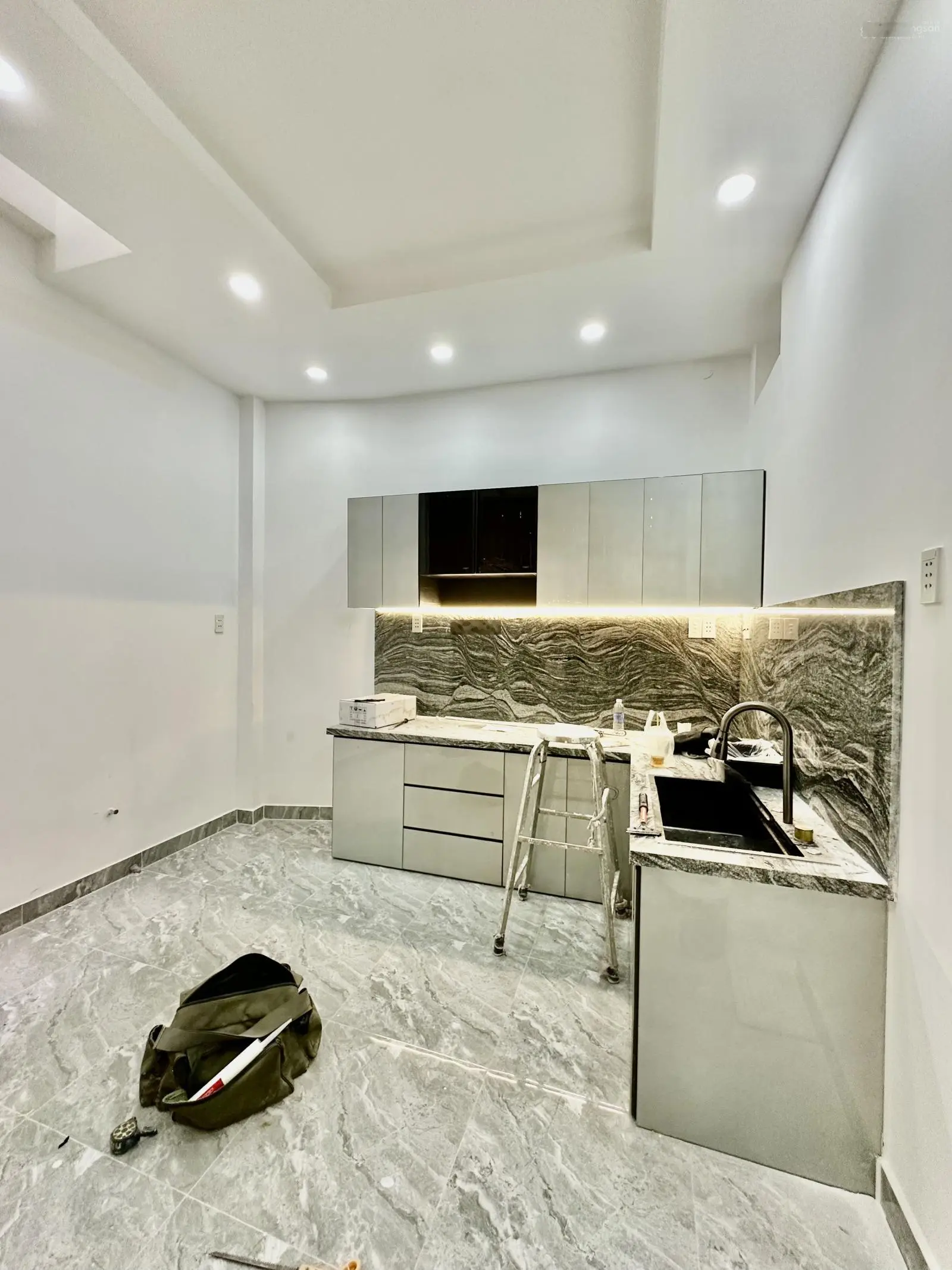 Bán nhà mới đẹp hẻm rộng 6m xe ô tô đậu trong nhà cách mặt tiền 1 căn nhà khu Dương Bá Trạc P1 Q8
