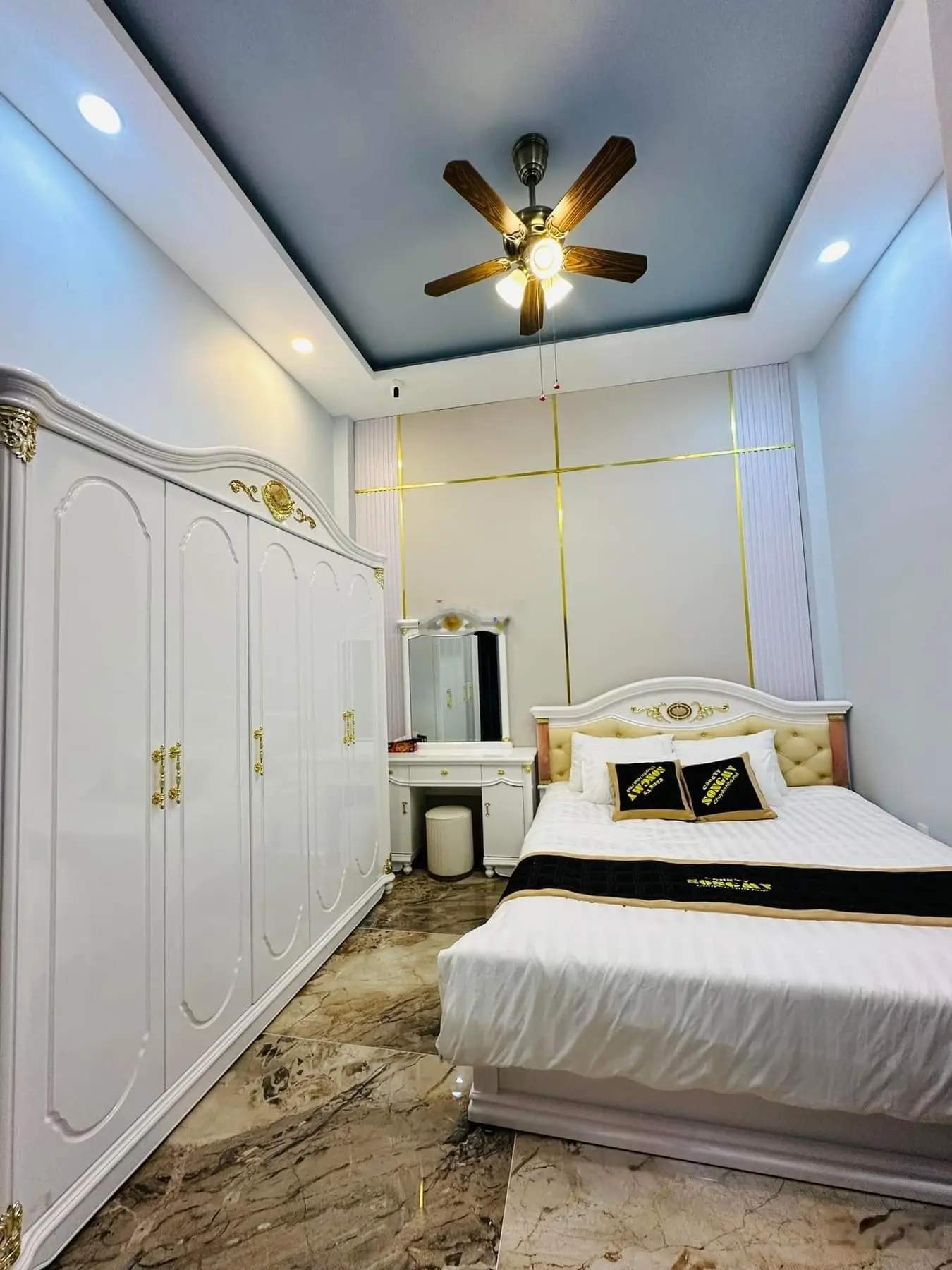 Cần bán bthu tâm huyết . Gần cao đẳng điện lực q12. Tdt 274m2 giá bán 9,6tỷ bớt lộc( tặng nội thất)