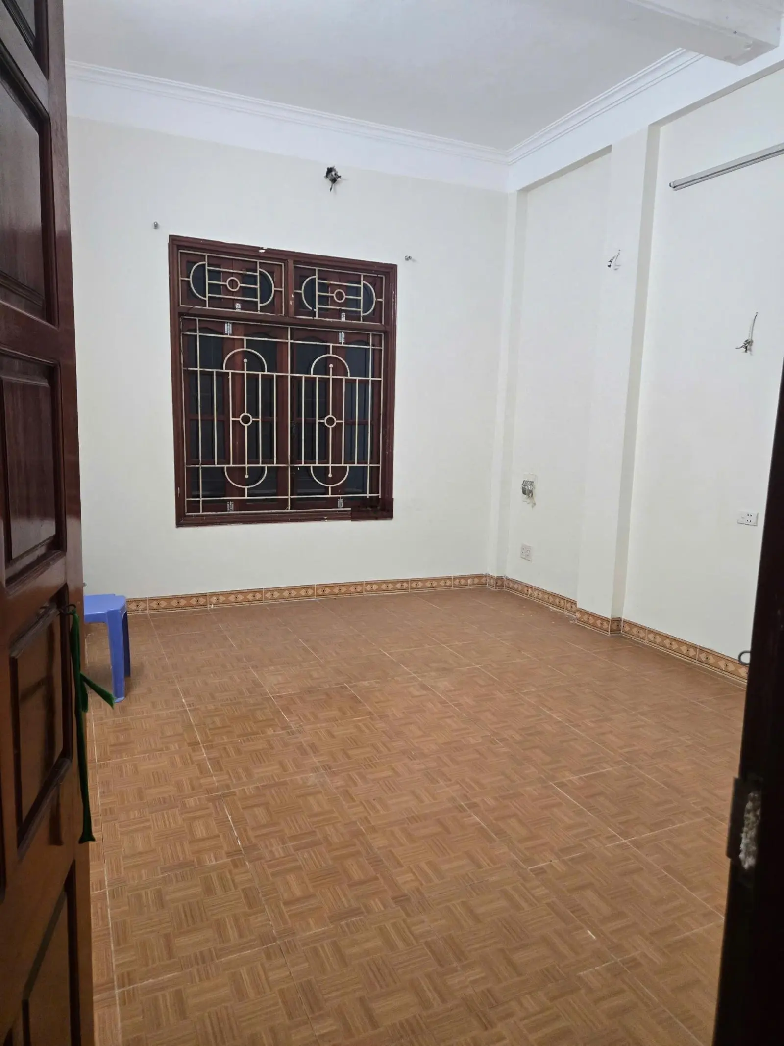 Chú Ý, DT : 48m2 , Khu Phân Lô Bộ Đội , Nơi Hiếm Bán , Nhà 3 Tầng , Gần Phố , Giá mềm : 8.6 tỷ