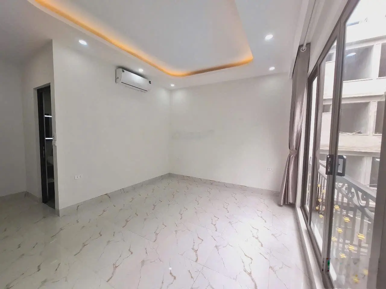 Nhà mới đường 18m - mỗ lao vị trí siêu đẹp 5 tầng thang máy - mt 6.4m