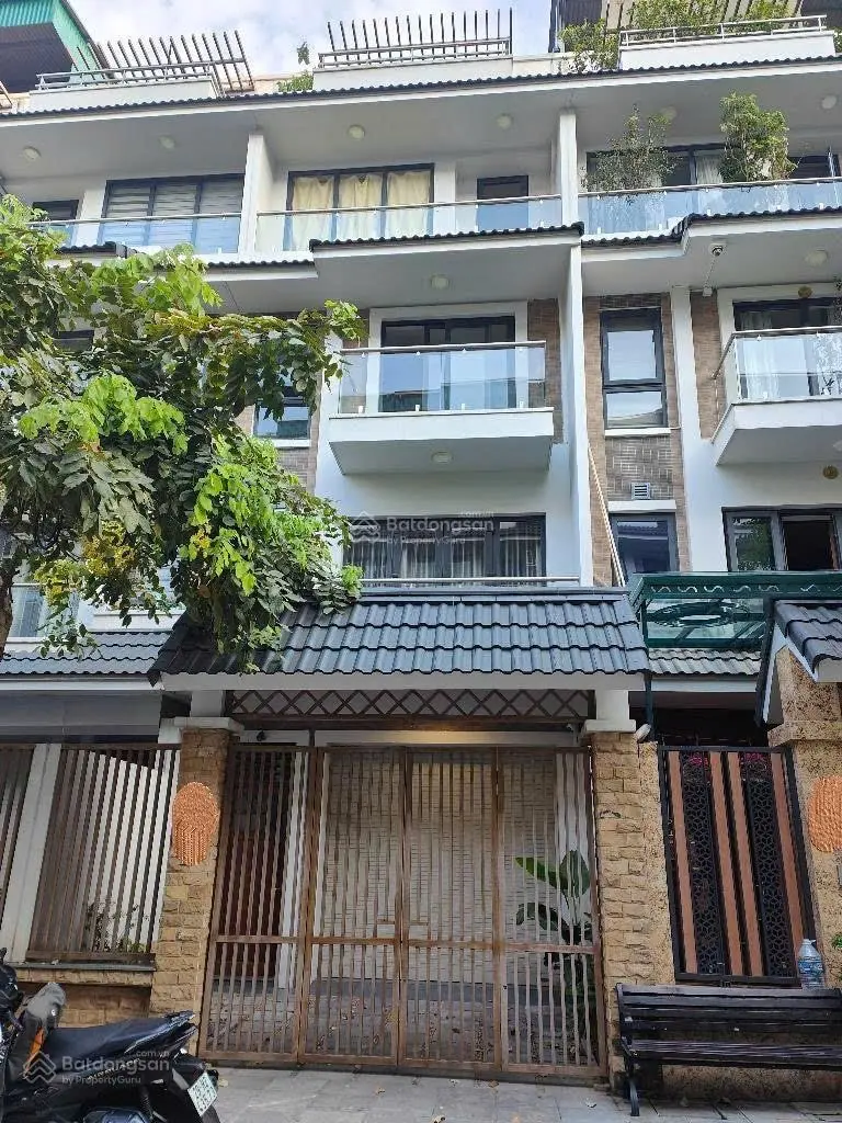 Bán gấp nhà riêng phố Hoàng Cầu 45m 5Tg MT 3,6m chỉ 8,2 tỷ 10m Ô tô tránh KD nhỏ.
