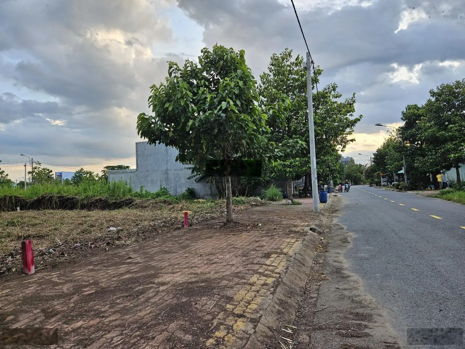BÁN ĐẤT NỀN KHU DÂN CƯ THÀNH HIẾU LONG HẬU NGAY CÔNG VIÊN GIÁ 2TY5 CÒN TL, DT 100M2 ĐƯỜNG RỘNG 15m.