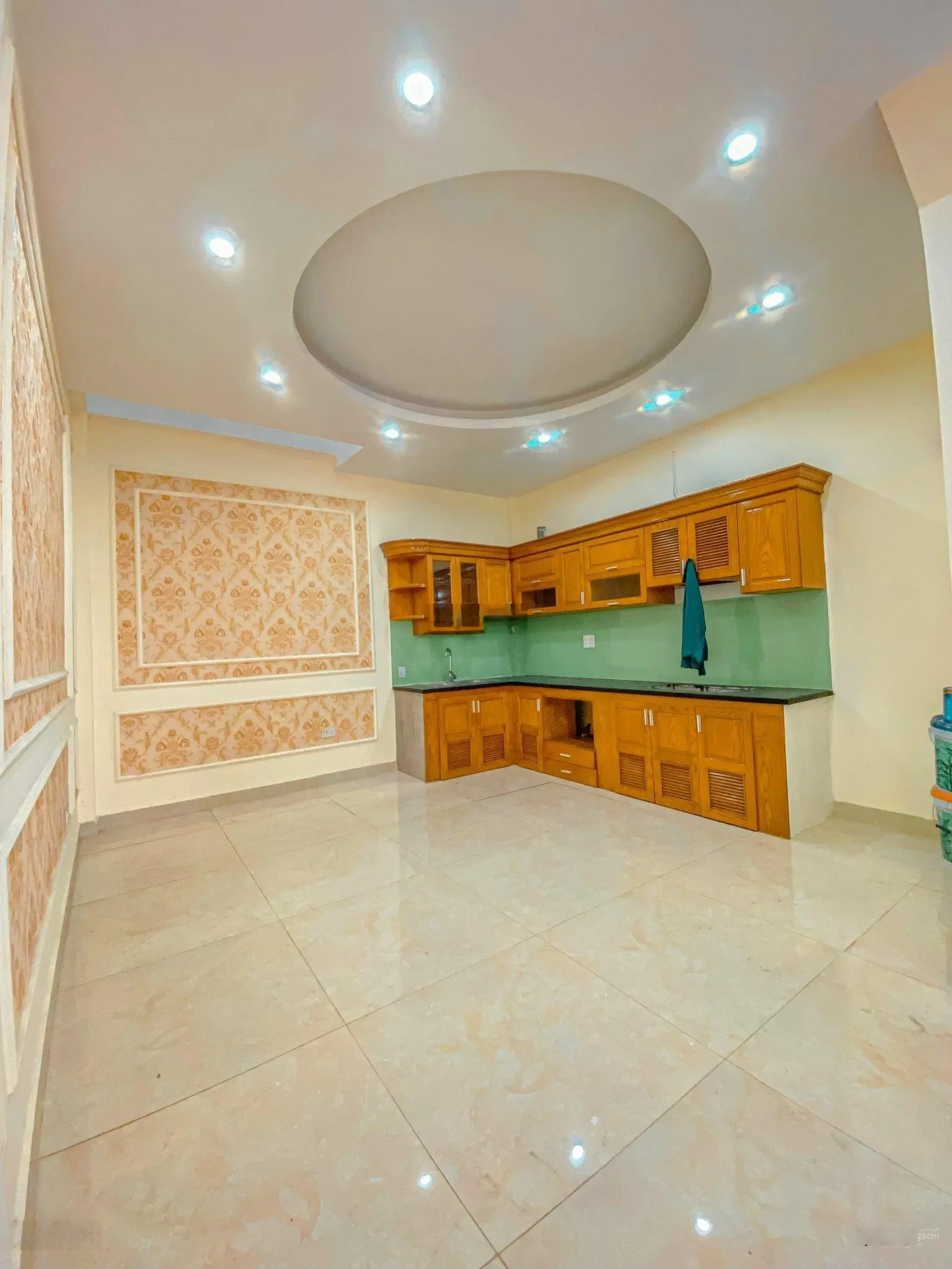 Nhà Huỳnh Cung phân lô DT 40m2 XD 5 tầng, giá 5.9tỷ. Liền kề 5 căn DT 41m2, 3,5 tầng giá 3.3tỷ