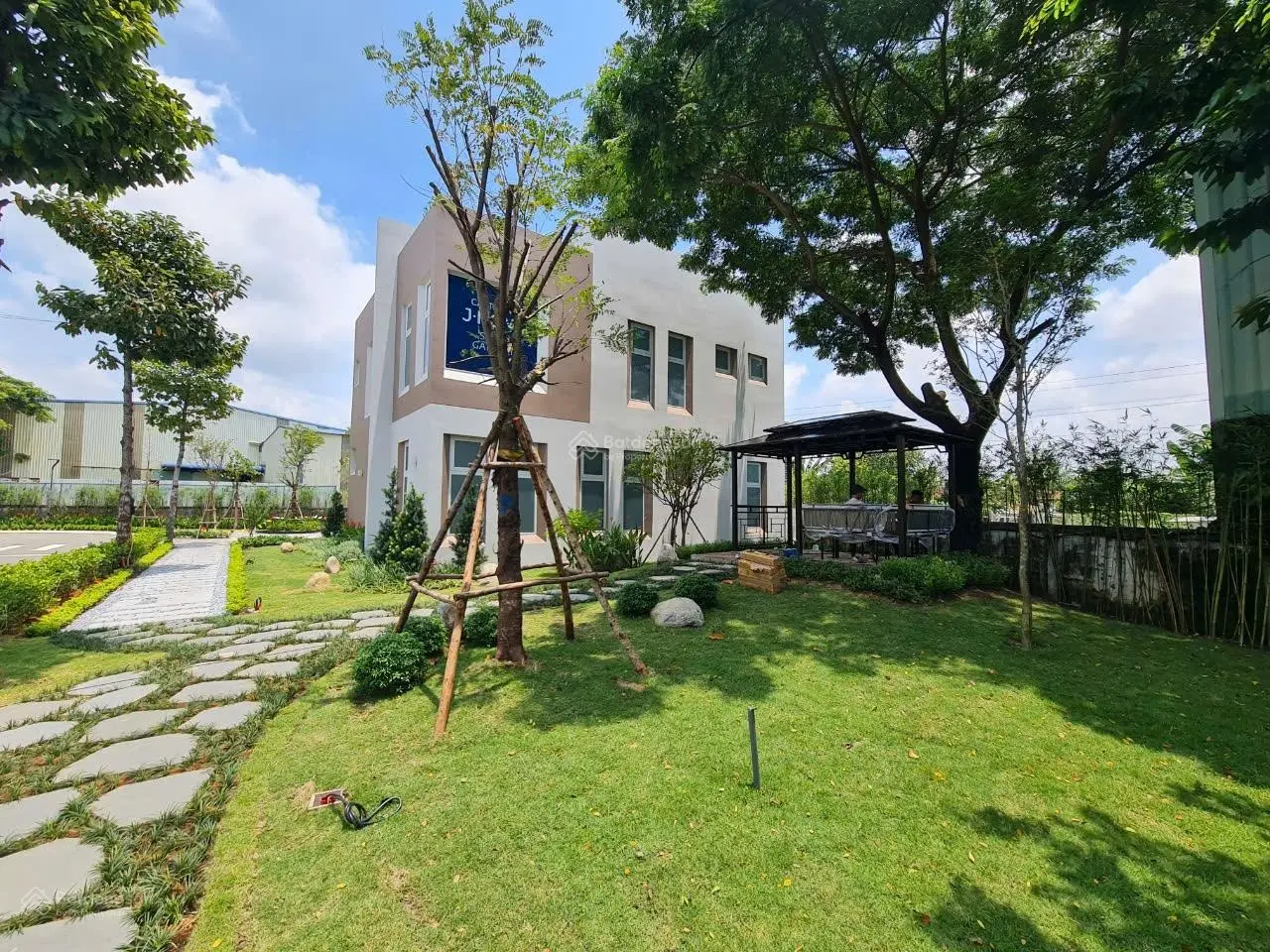 Sở hữu nhà phố compound trung tâm đô thị công nghiệp chỉ 990 triệu, giá rẻ nhất khu vực hiện tại