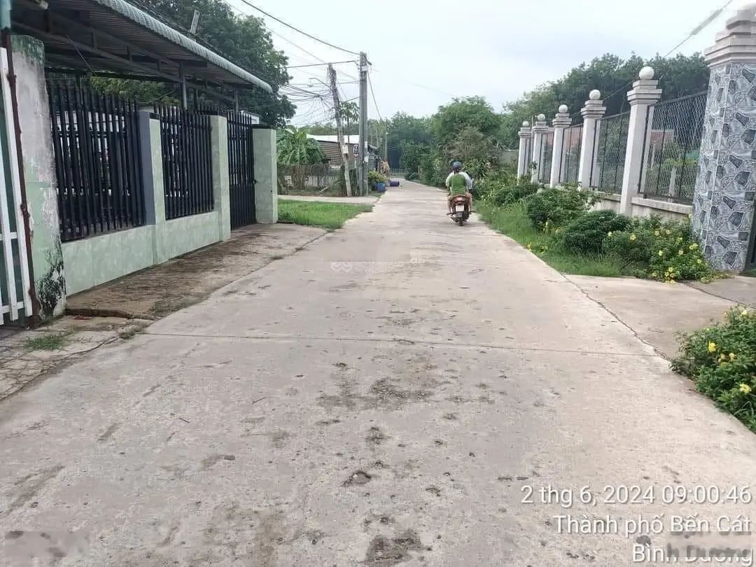 Bán đất thổ cư mặt tiền đường xe hơi tránh giá 900 triệu, diện tích 100 m2, tại Phường Tân Định, Bến Cát, Bình Dương