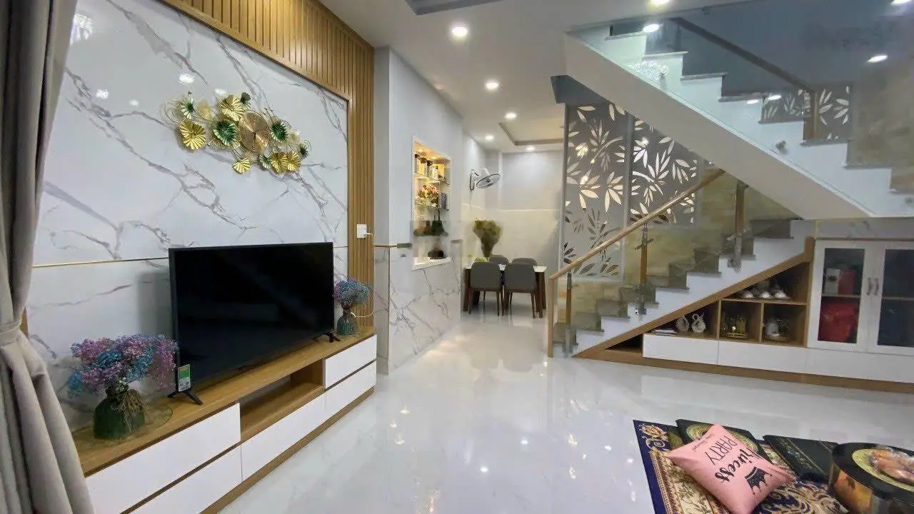 Bán nhà đường Đông Hồ, Phường 8, Tân Bình, nhà 3 tầng, sổ riêng, 65m2, hẻm xe hơi, 0896 465 ***