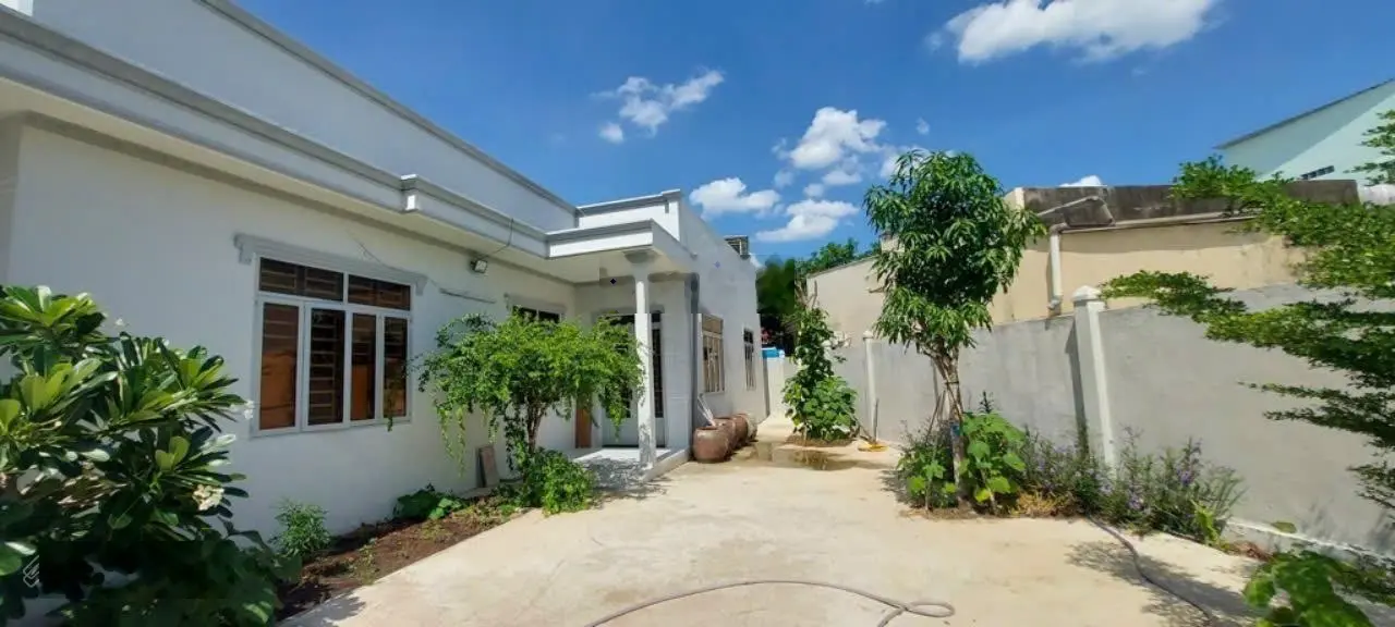 Nhà bè - 301m2 - full thổ cư - SHR - ngay chợ Bà Chòi