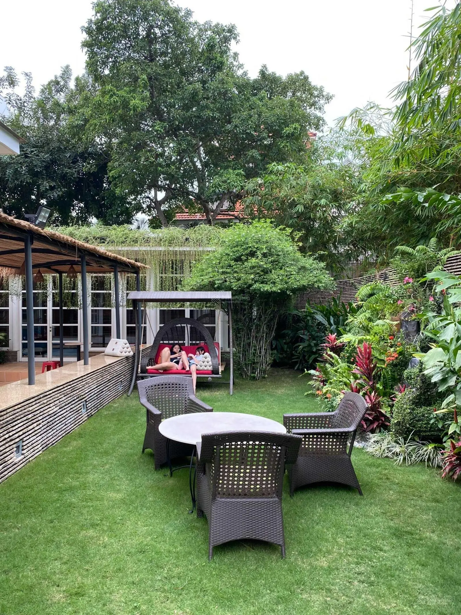 Bán tổ hợp 5 biệt thự rộng 3200m2 tại Thảo Điền 0909 924 ***