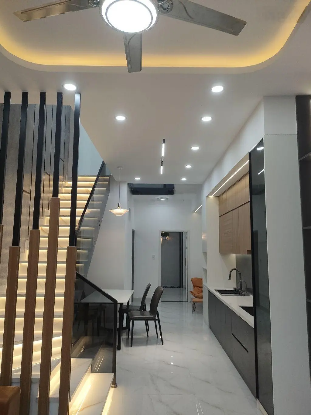 Chủ gửi bán nhà 2 tầng phạm nhữ tăng ,nhà cách đường tầm 10m chỉ 2 căn nhà,nhà đẹp full nội thất