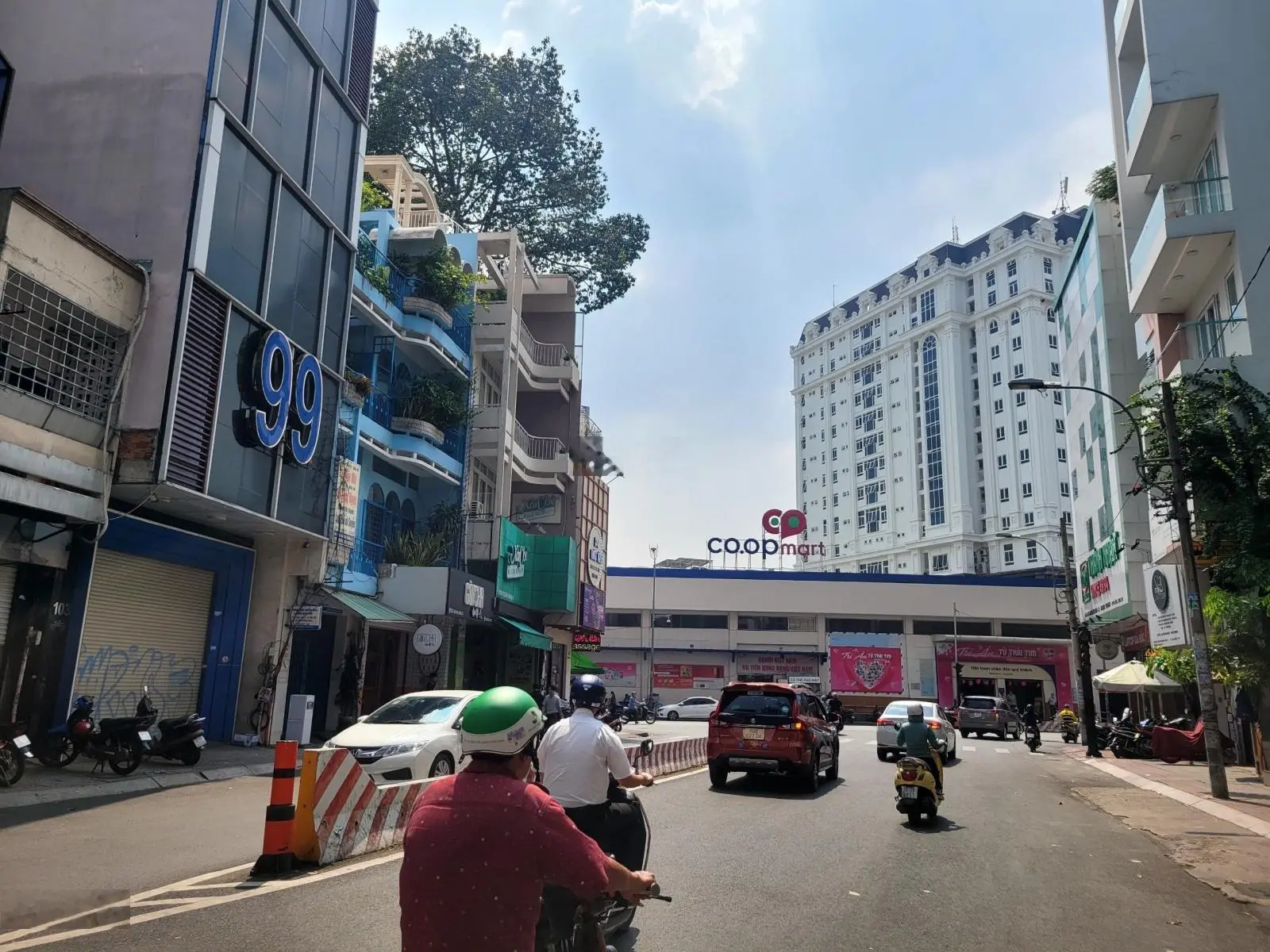 Bán toà nhà Cư Xá Đô Thành, P4 Quận 3MT 12m: 6.2m*23m công nhận đủ đất. Trệt lửng 6 lầu + thang máy