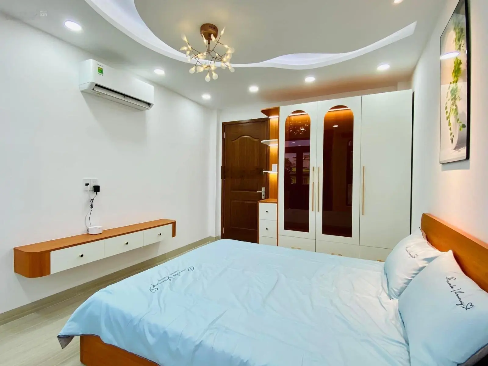 Định cư nước ngoài cần bán gấp ra căn Nguyễn Hữu Thọ, P. Tân Hưng, Q7, 77m2,giá 2tỷ5 sổ hồng riêng