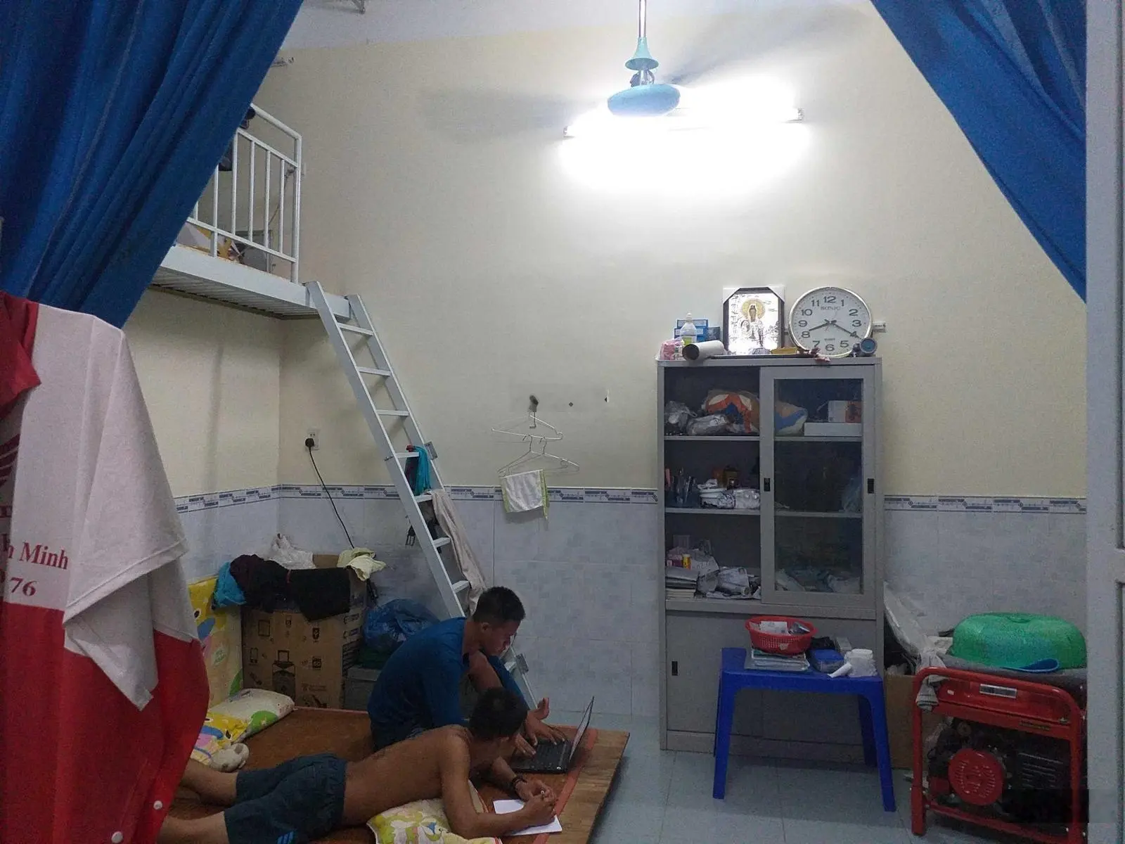 Bán CHDV 3 tầng kề trường ĐH, cổng KCN 14,5 tỷ thu nhập ngay 65 triệu / 1 tháng ĐT 0908 126 *** - Q12