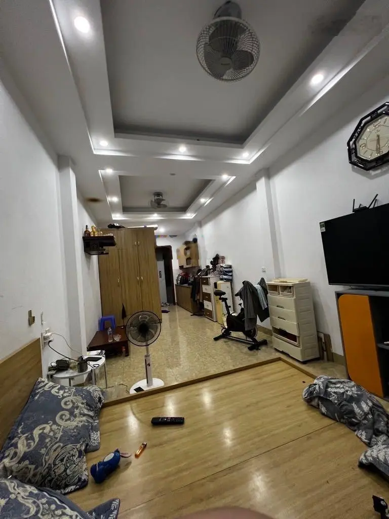 Bán nhà Chùa Láng, Đống Đa, hàng xóm trường ĐH, oto tải đỗ cửa, thang máy, DT 40 m2 giá: 7.8 tỷ TL