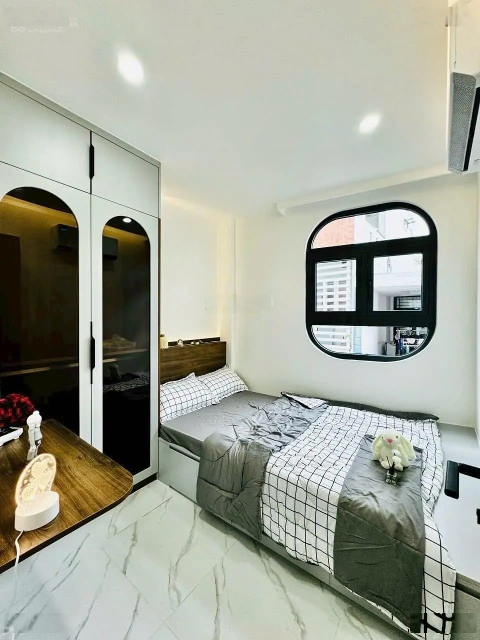 Giá cực sốc Lý Thái Tổ, P. 10, Quận 10, 6 tỷ 750 hẻm xe hơi 64m2 đang cho thuê 24 triệu/tháng SHR