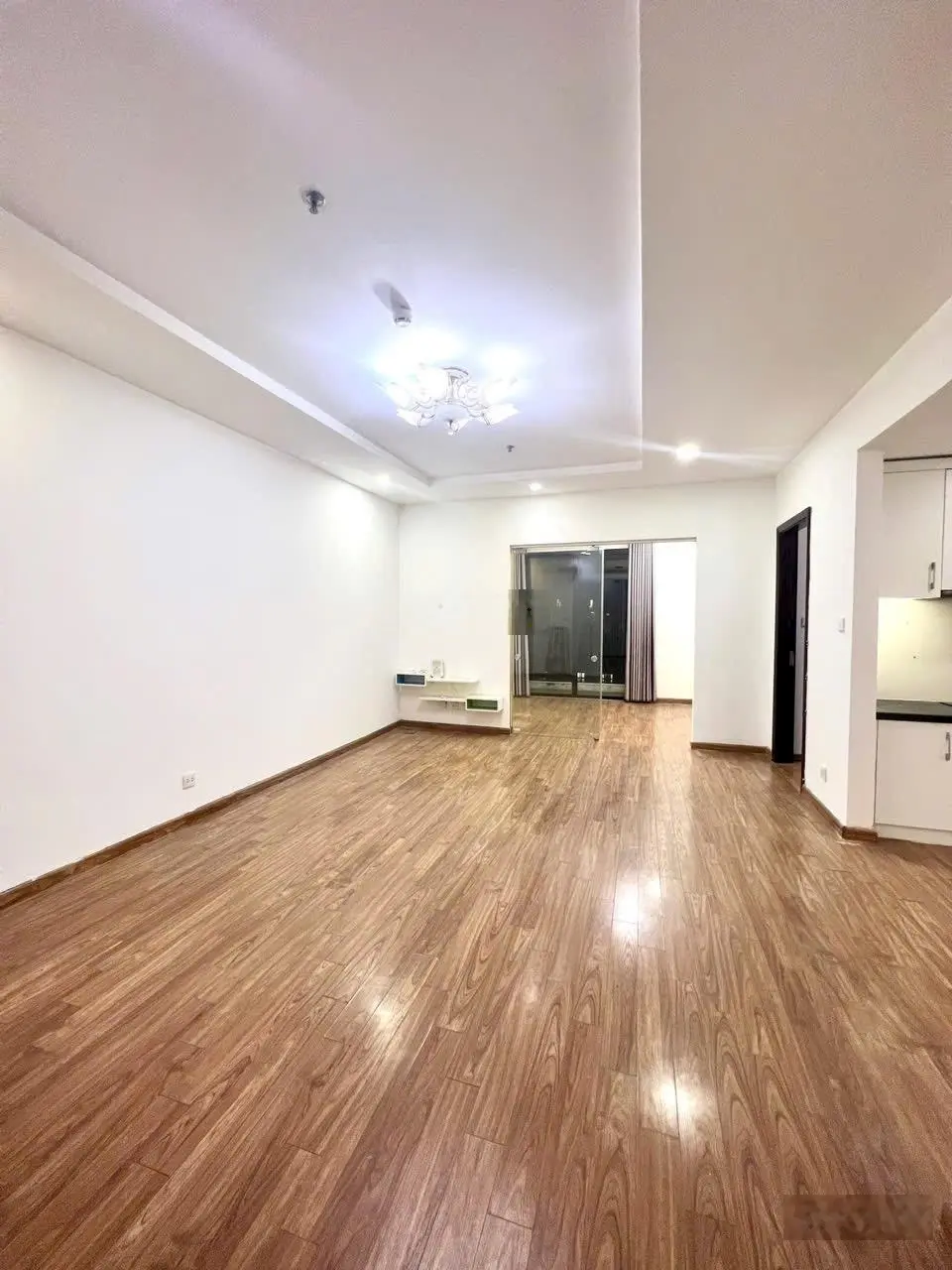 Chính chủ cần bán căn 2 ngủ Times City có slot xe cố định nhà nguyên bản lh em a 0908 833 ***