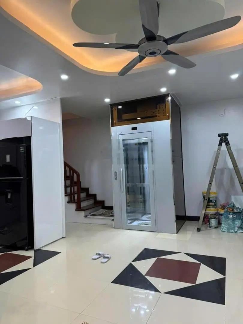 Nhà chính chủ phố Xã Đàn. 6 tầng, mặt tiền 7m. Thang máy. Nội thất 5 sao
