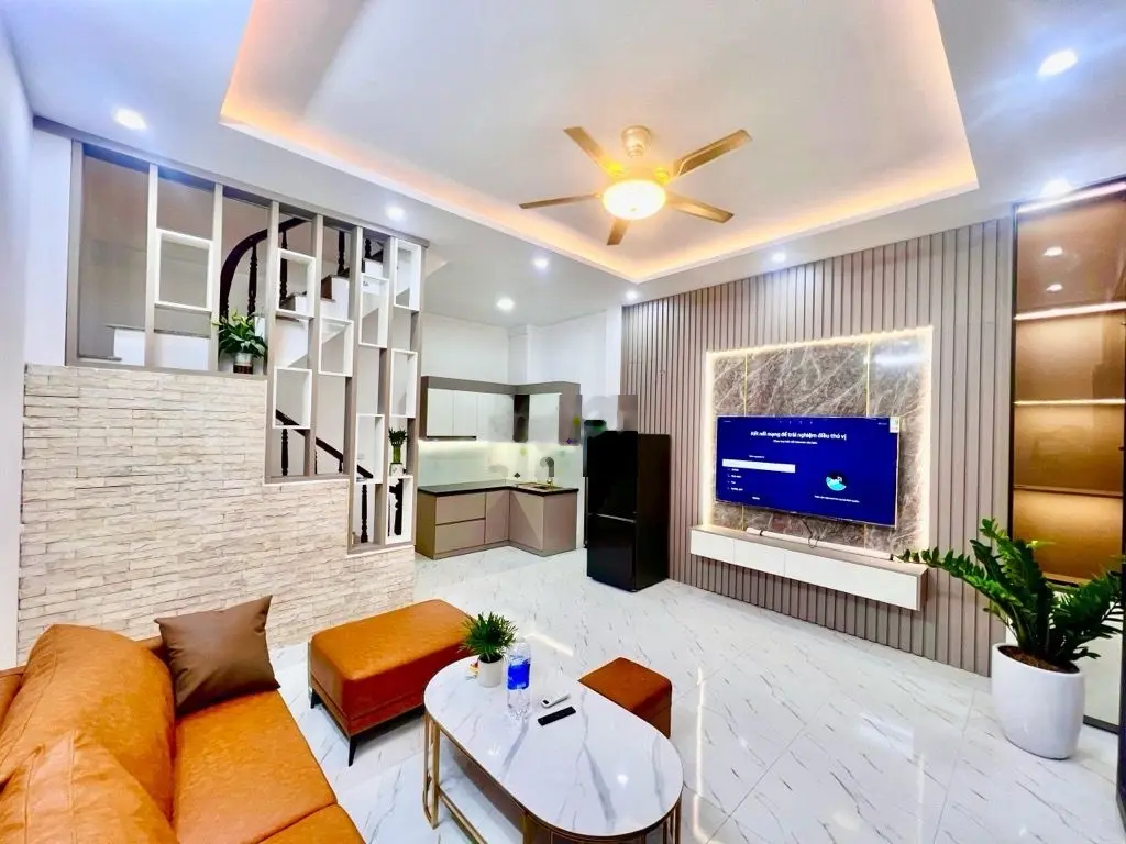 Bán nhà Đường Hoàng Mai, 25m ô tô, nhà đẹp ở luôn, full nội thất xịn