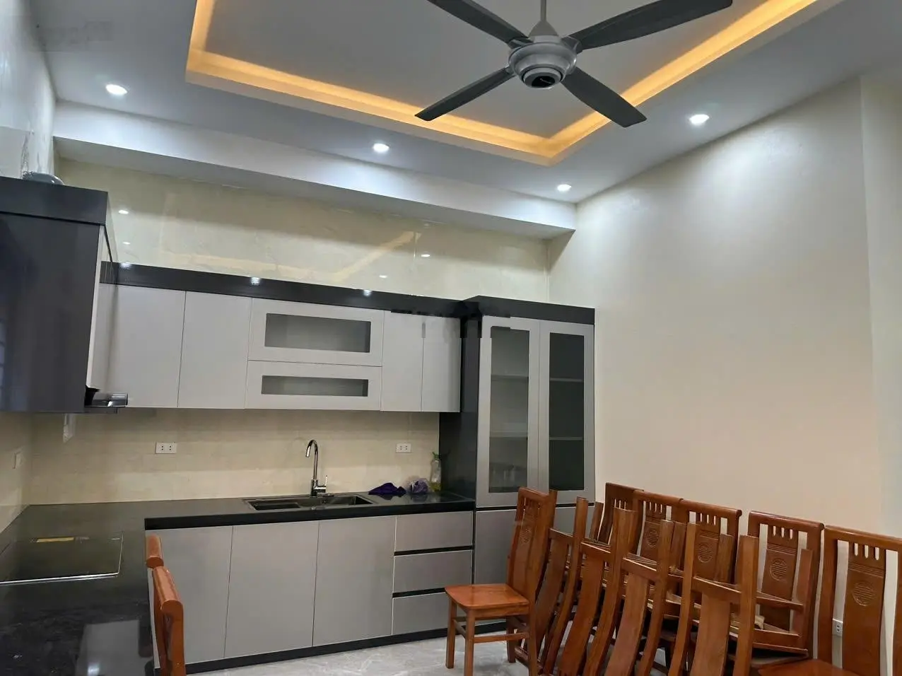 Bán khách sạn mini 20 phòng đường Lý Đạo Thành ngay sát chợ Hoà Đình DT 110m2 MT 5.5m hướng TB