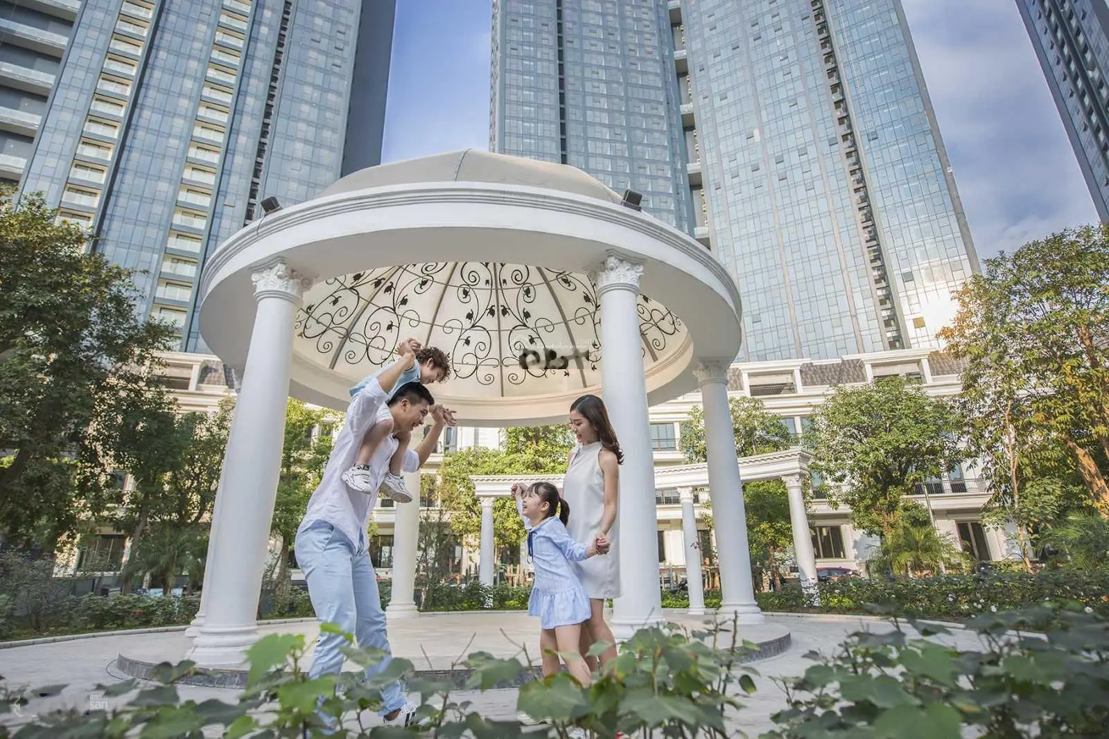 Biệt thự liền kề Sunshine City Ciputra 3 mặt đường, view quảng trường công viên trung tâm tuyệt đẹp