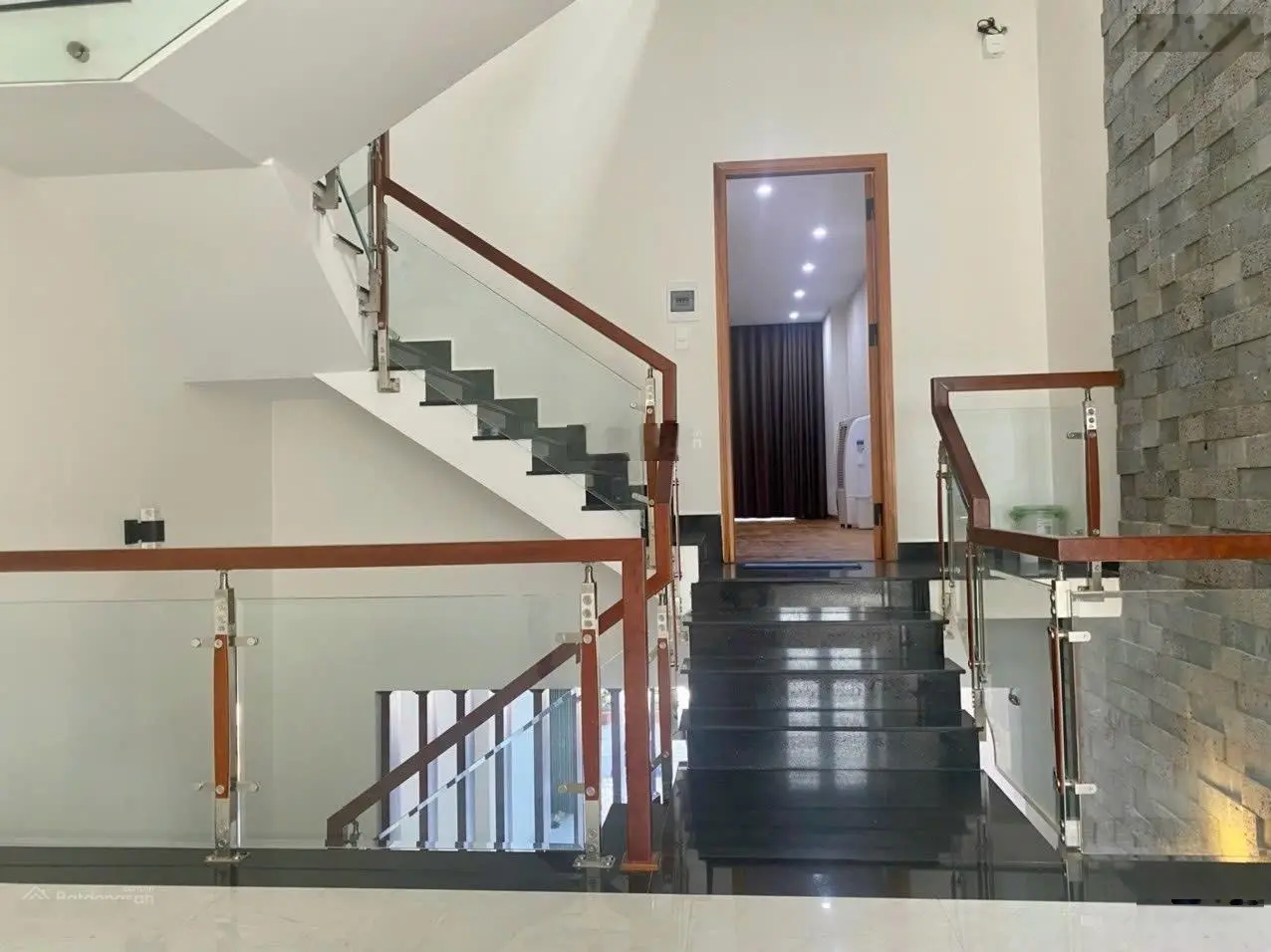 Nhà 3 tầng mới đẹp mặt tiền đường Lê Thanh Nghị gần Phan Đăng Lưu trục đường kinh doanh sầm uất