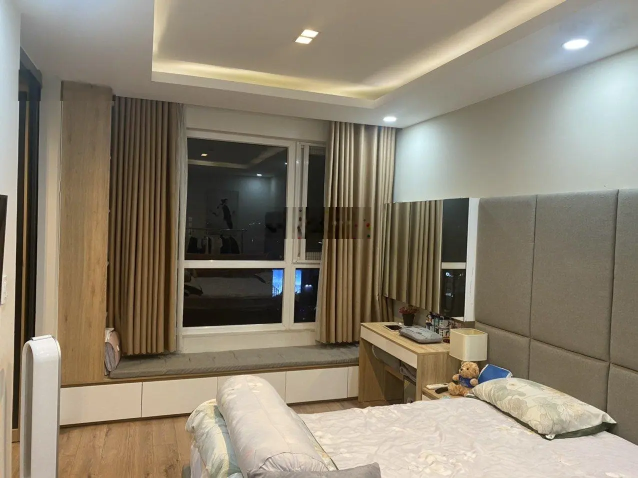 Bán căn hộ Sky Center, 3PN, 3WC, 139m2, Block D , lầu trung ,nội thất , giá 7 tỷ 2, LH : 0908 435 ***