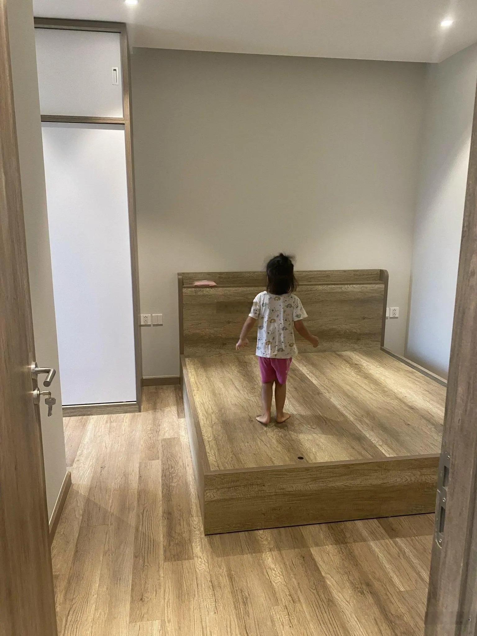 Căn hộ 2 Phòng ngủ 2WC 58m2 Landmark KĐT Ecopark, full nội thất 3tỷ750 tặng voucher tắm khoáng