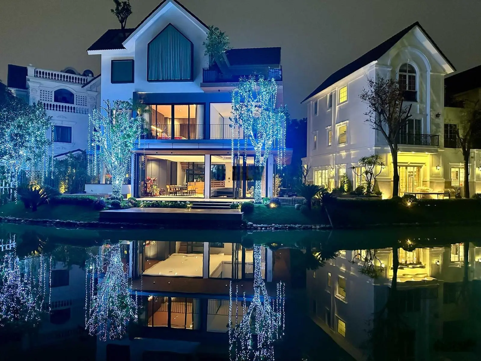 Bán Đ Lập Hoa Sữa, 345m2, tây tứ, phong cách hiện đại, view hai ngã ba sông, gần Almaz giá: 85 tỷ