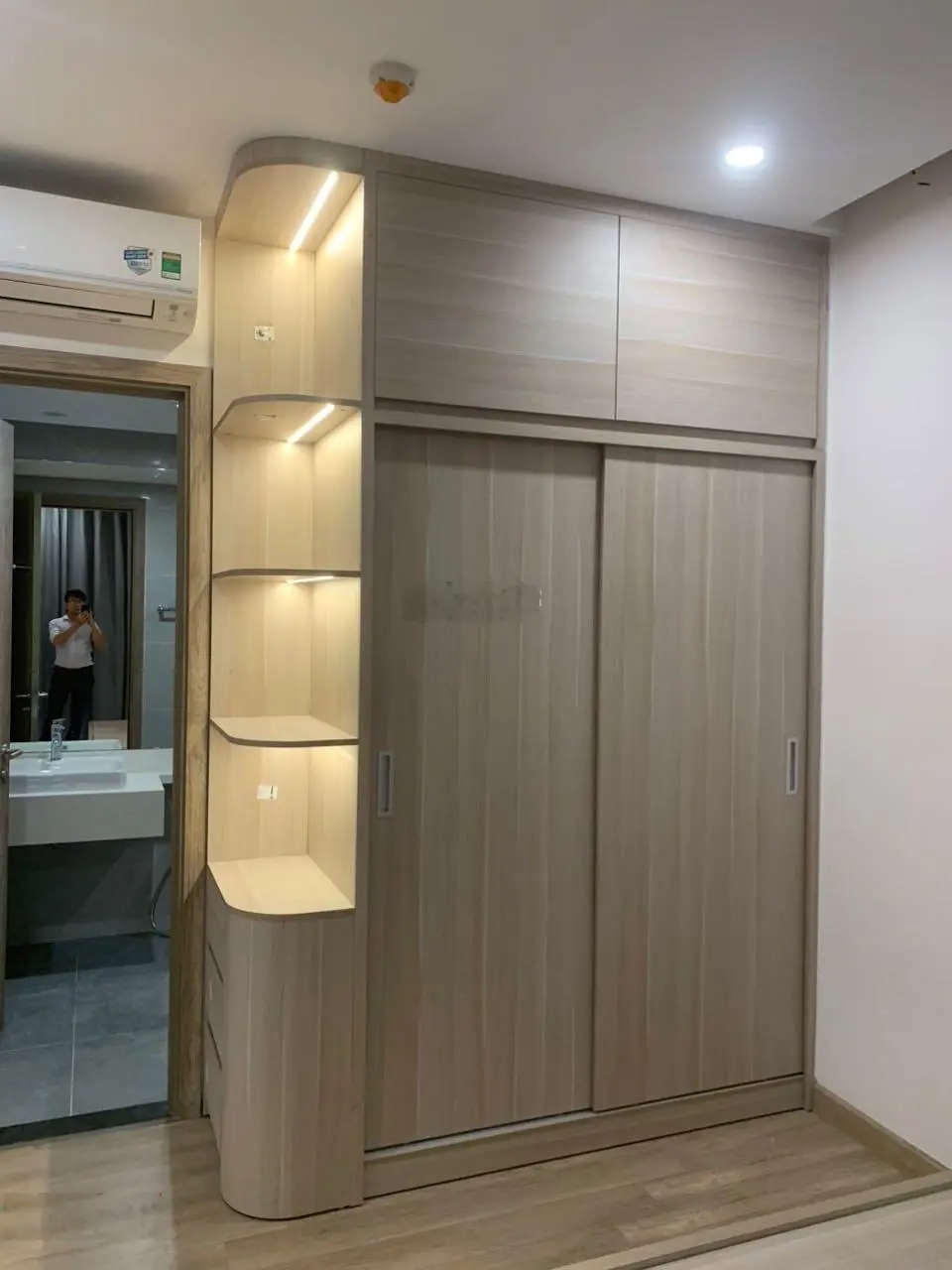 Căn hộ 2 phòng ngủ 2WC 63m2 Sol Forest Ecopark view Biệt thự Đảo full nội thất gỗ, giá 2tỷ950