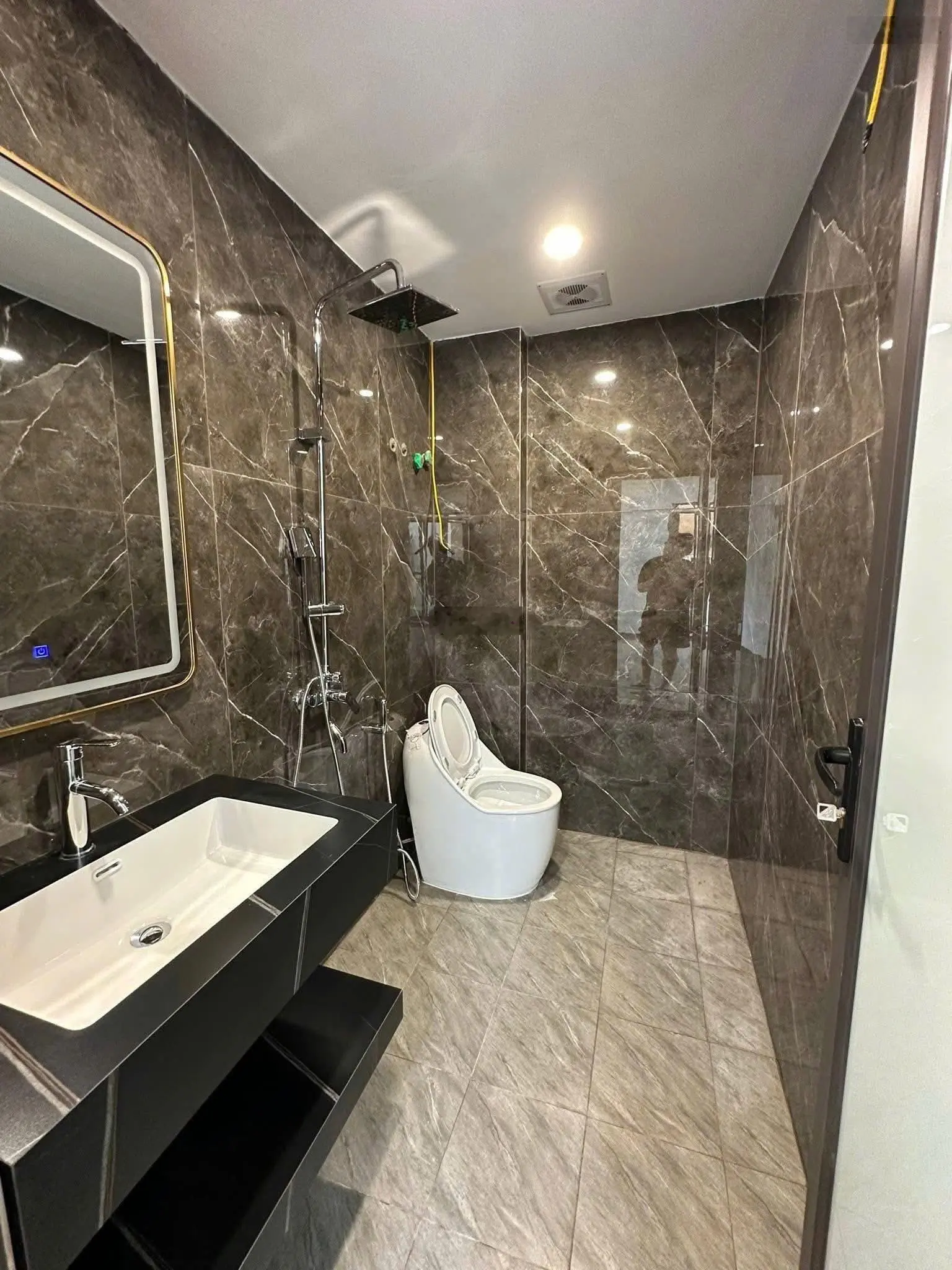 Chỉ ~ 6.6 tỷ! Nhà phân lô Hồ Tùng Mậu. DT 35m2* 5 tầng, MT siêu rộng. Ngõ thông, 3 bước ra mặt phố