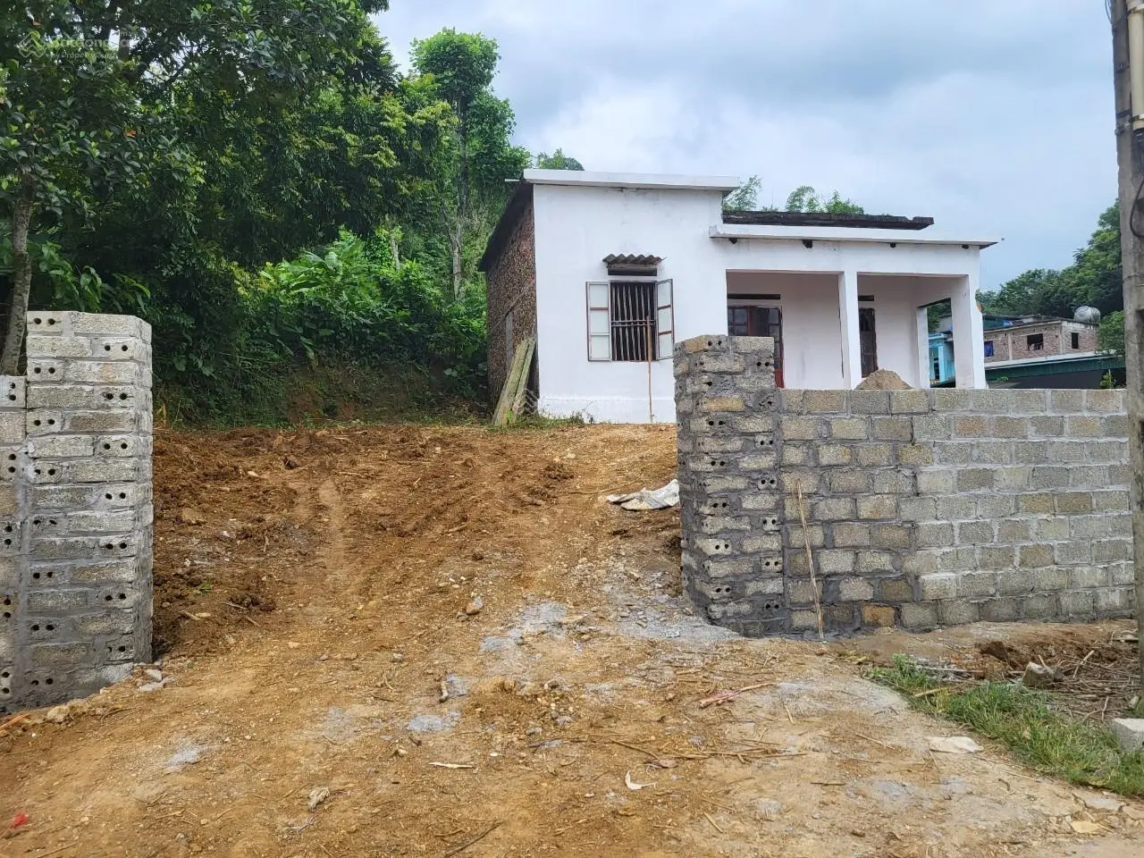 Cần bán 1000m2 full thổ cư, mặt tiền gần 40m bám đường bê tông. Kim Bôi, Hoà Bình