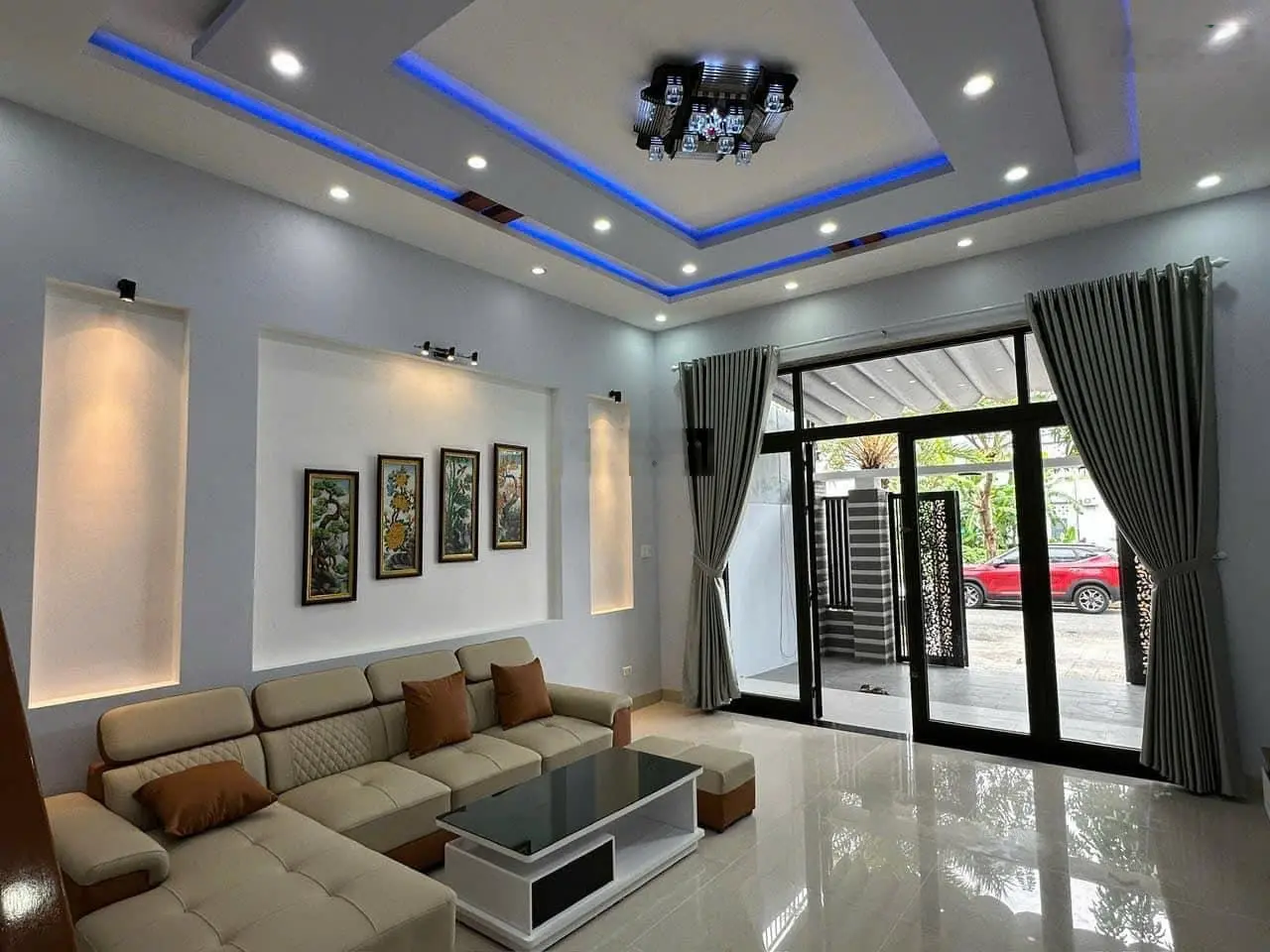 Cần bán nhà 3 tầng đường Bùi Công Trừng (Đông Bắc) - giá rẻ tại Hoà Xuân