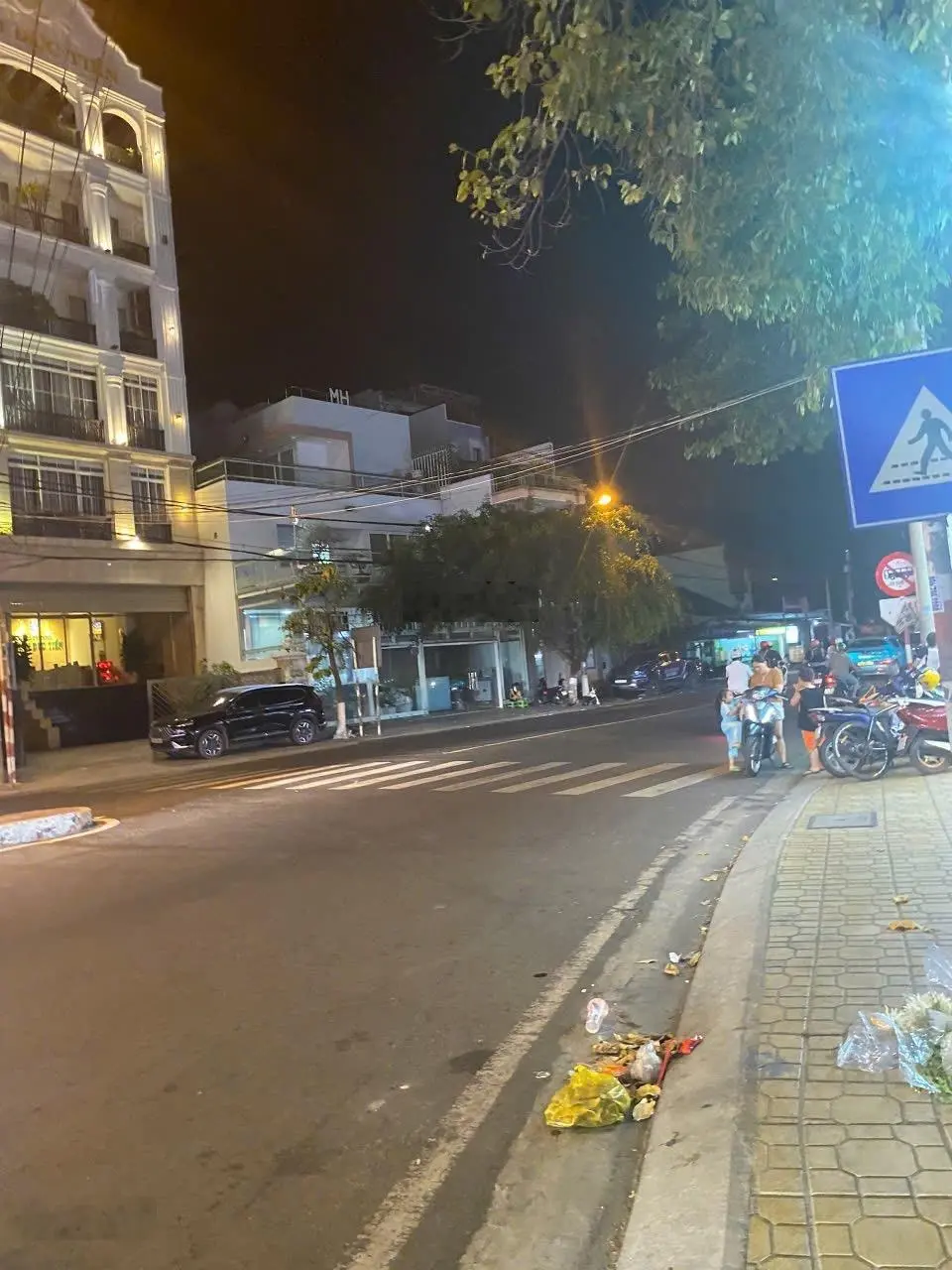 Cần bán nhà mặt đường kinh doanh vị trí đất địa
