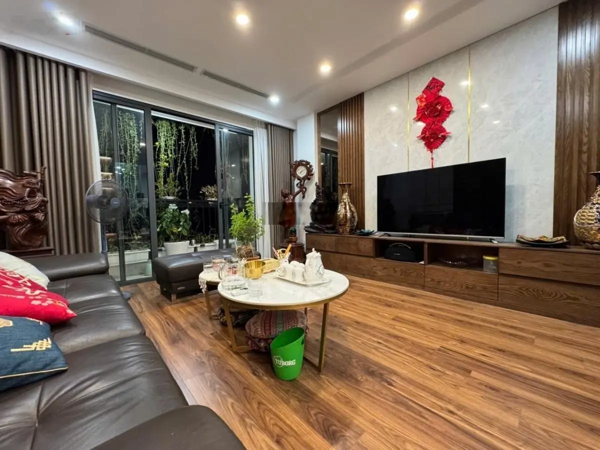 Bán nhà phố kim đồng - 8 tầng mới xây - thang máy - sổ đỏ - xung quang tiện ích ko thiếu gì